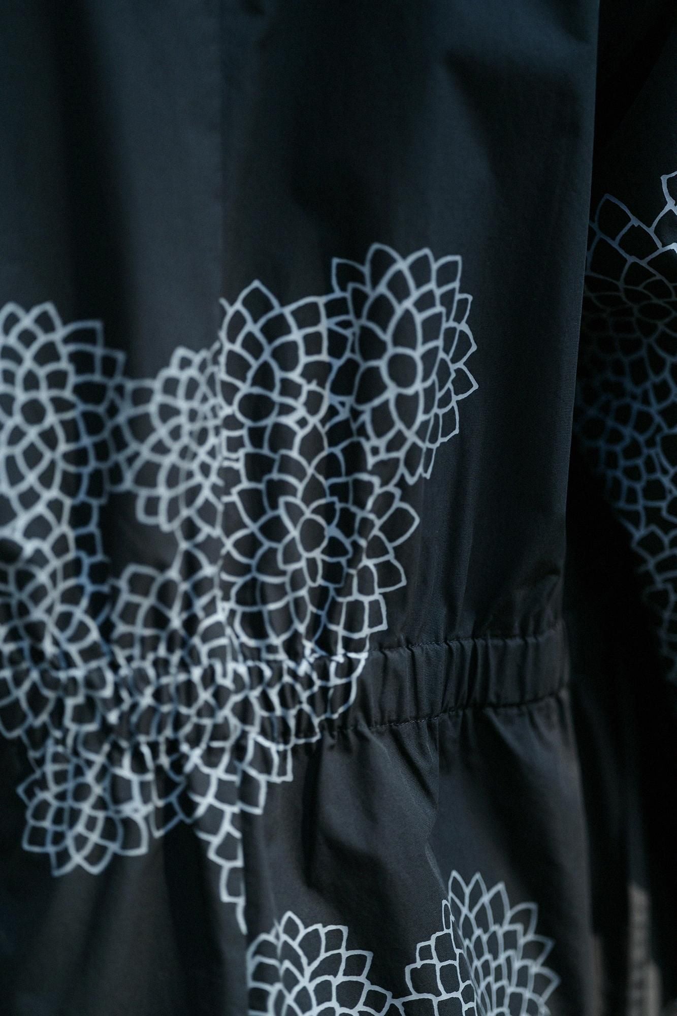 Typewriter Cloth Samue Worker Jacket / Chrysanthemum in Clouds Black