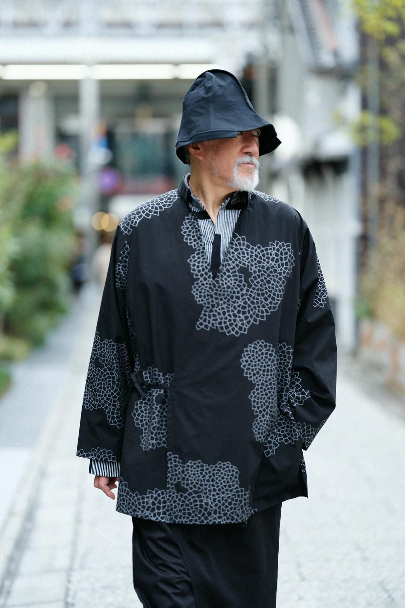 Typewriter Cloth Samue Worker Jacket / Chrysanthemum in Clouds Black