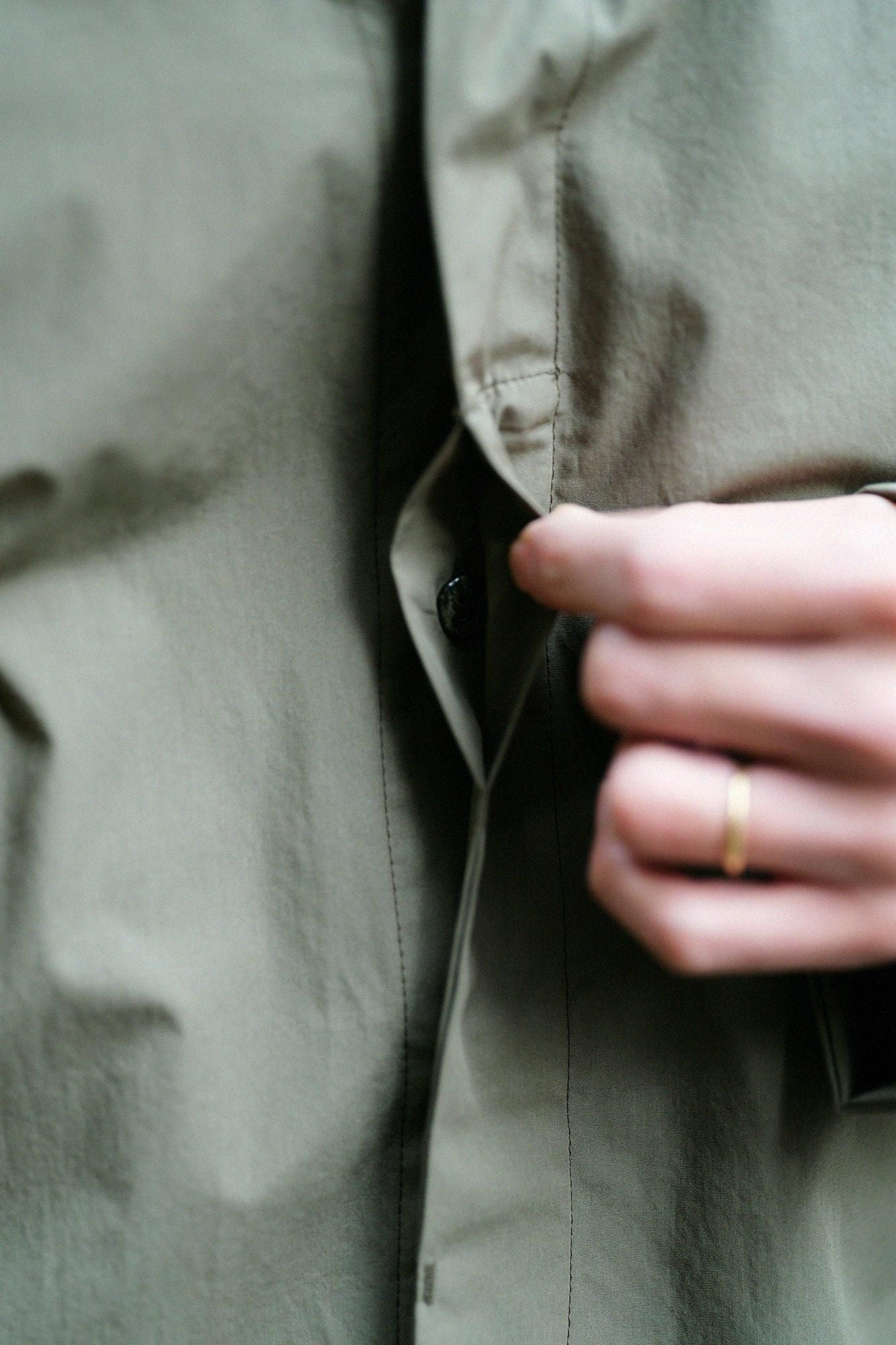 棉布立領筒形袖襯衫／茶褐色