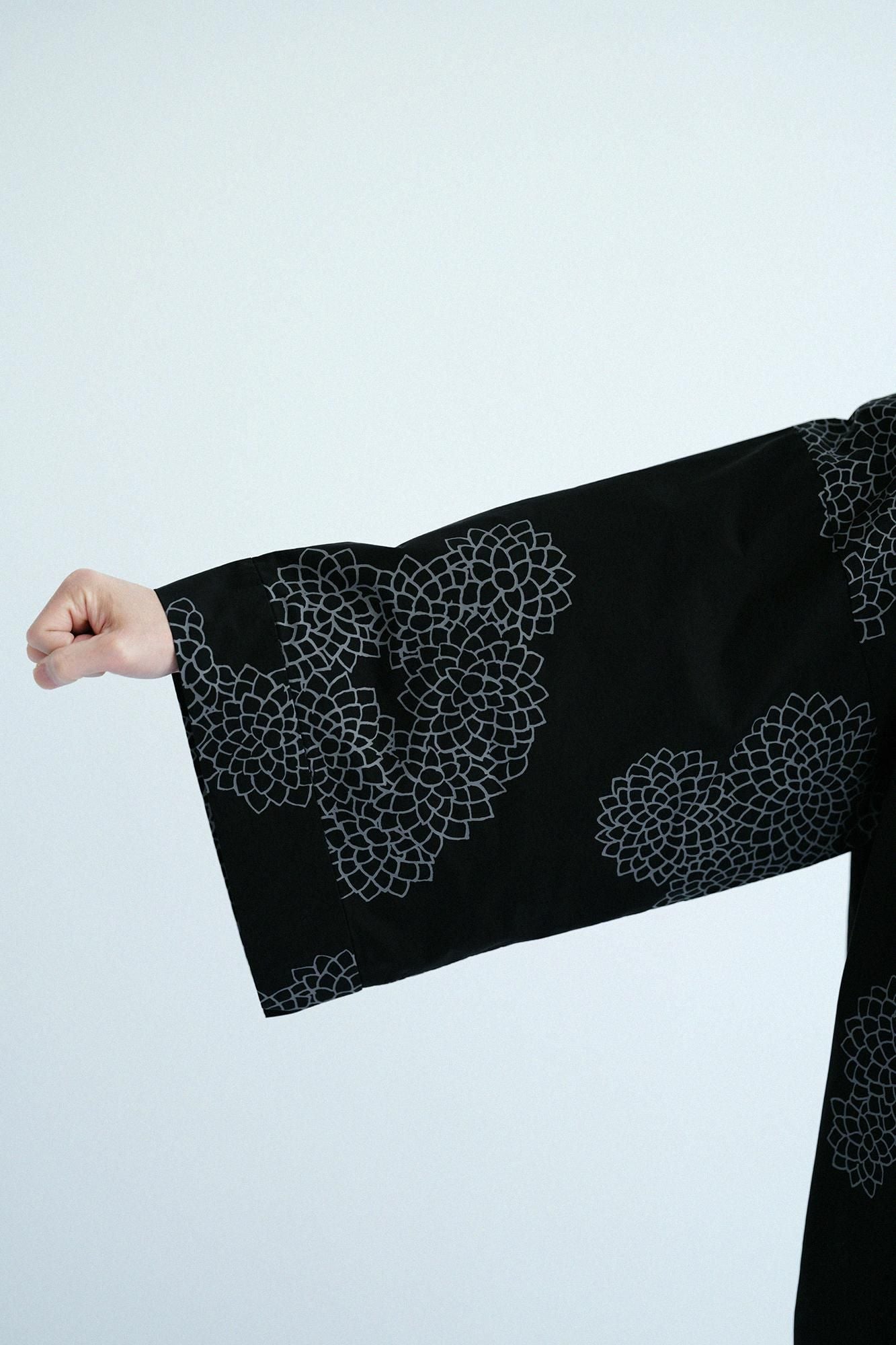 Typewriter Cloth Hanten Long-sleeved Jacket Short Single Layer / Chrysanthemum in Clouds Black