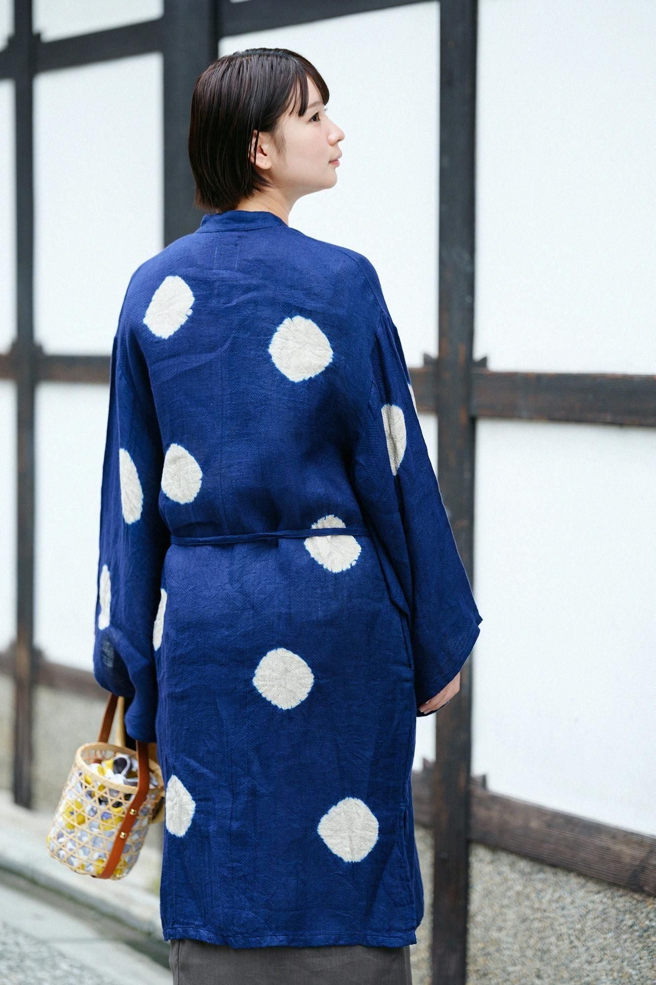 近清絞り 麻 薙刀かり衣（なぎなたかりごろも）／水玉大（みずたまだい） 濃紺（のうこん）×亜麻色（あまいろ）