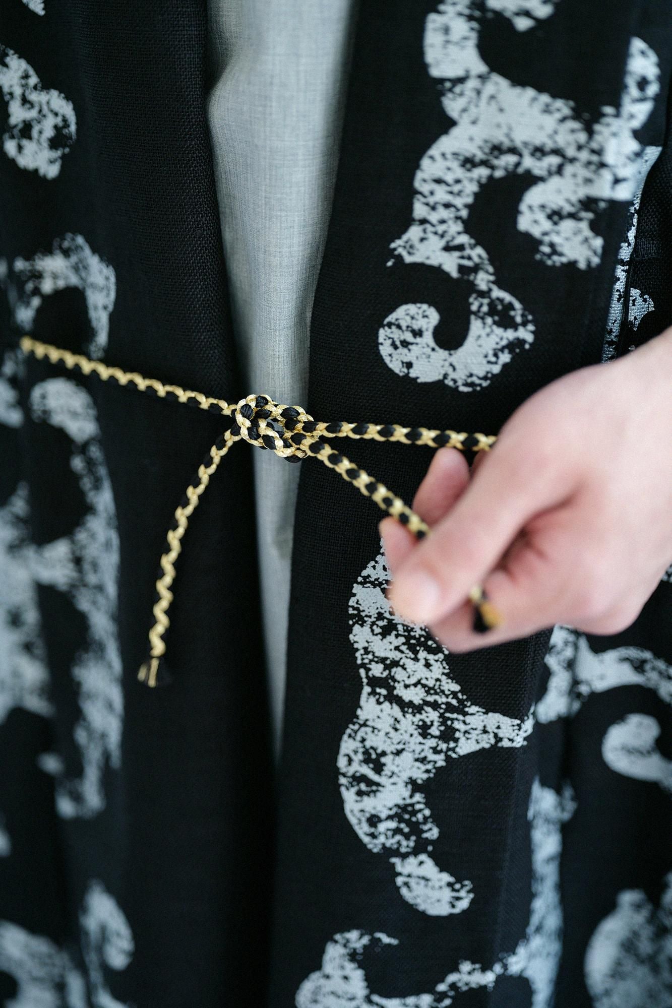 阿佐 (Asa) Mojirisode (Ken) Single (Hitoe) / Angry Wave (Doto) Era (Jidai) Nubairo (Nurubairo)