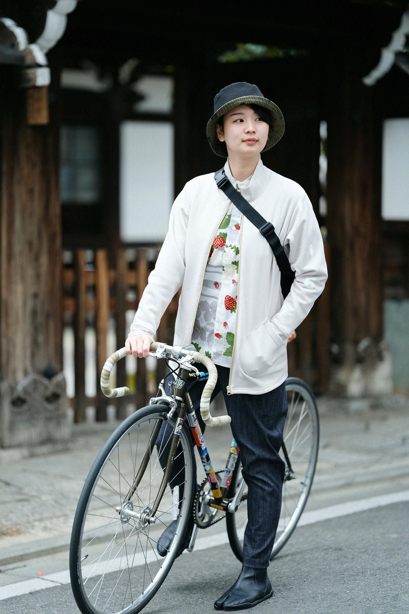 【net限定】高島縮 20/20 スタンドカラーシャツ／いちご摘み