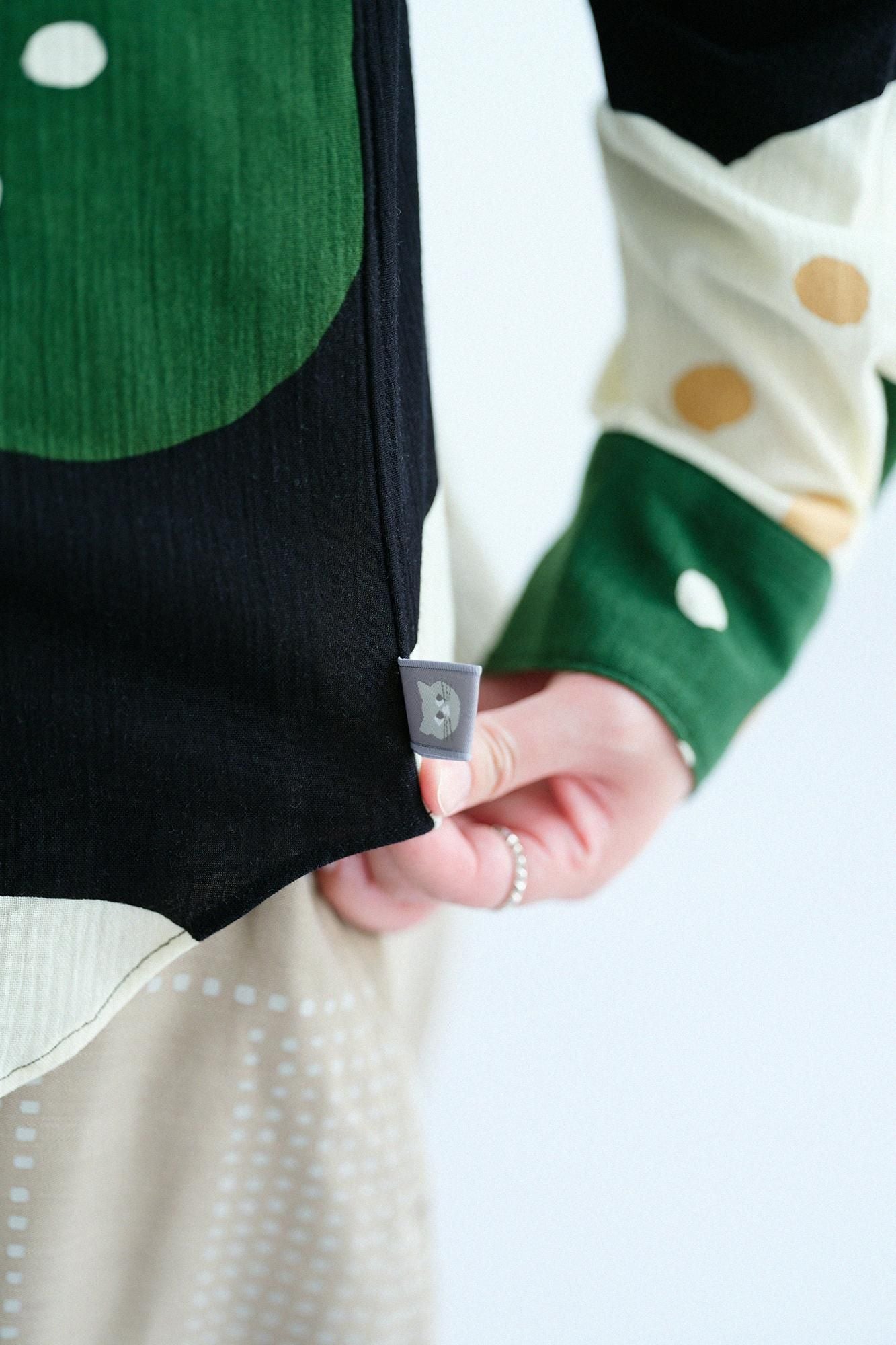 高島縮 20/20 スタンドカラーシャツ／ほほえみ 濡羽色（ぬればいろ）