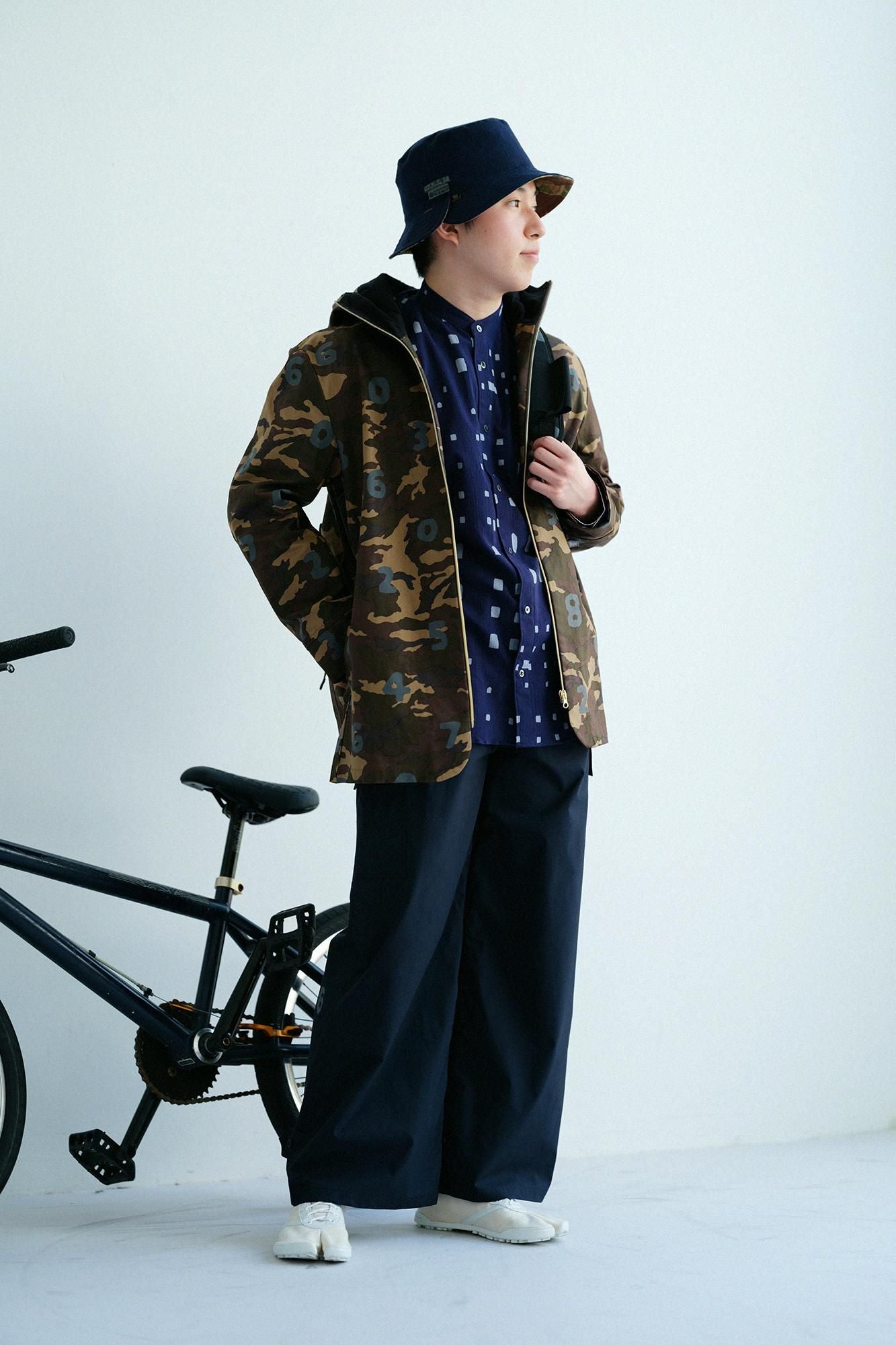 【net限定】高島縮 20/20 スタンドカラーシャツ／窓（まど）