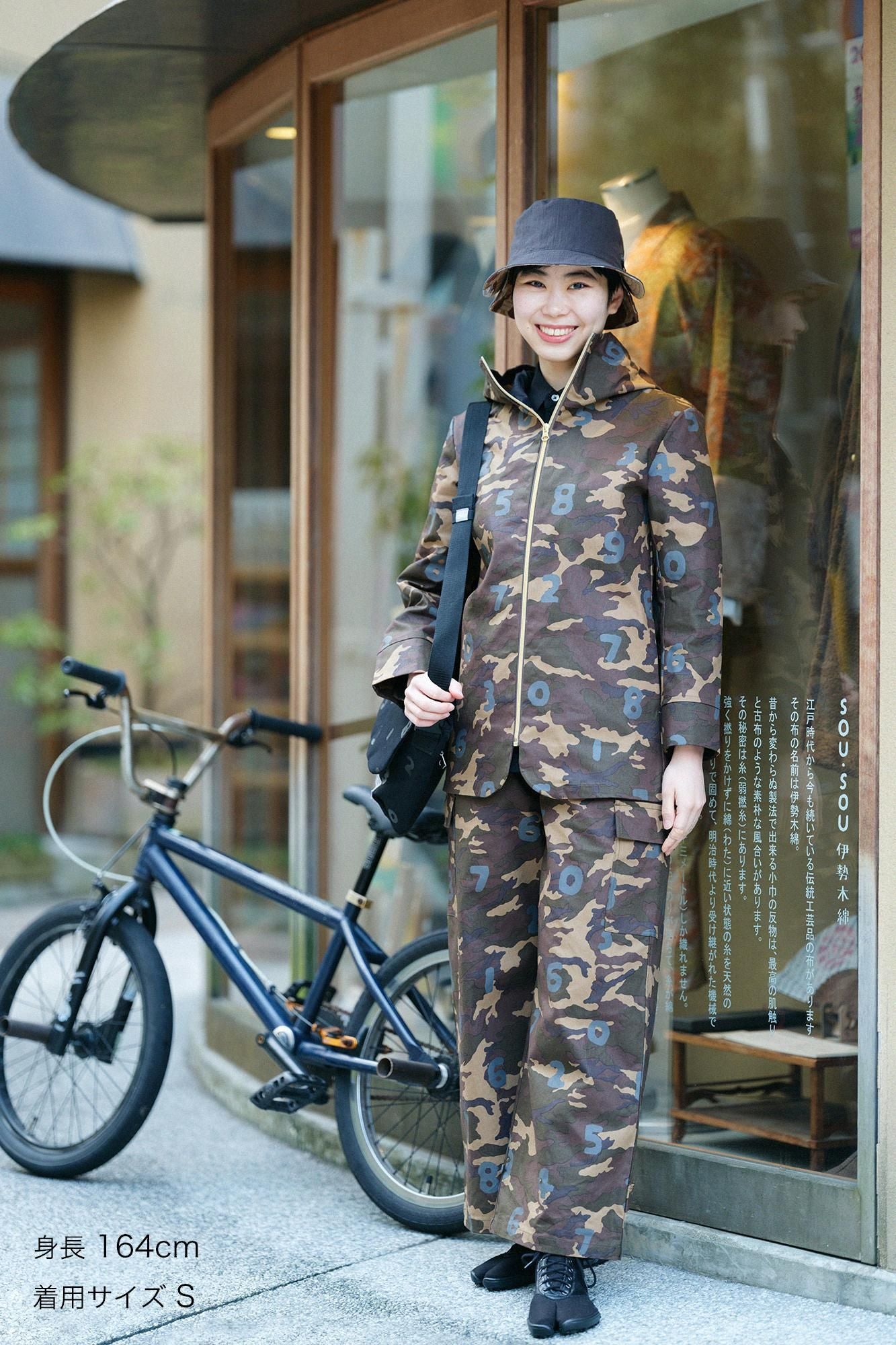 コットンキャンバス カーゴパンツ／camo SO-SU-U 桑染（くわぞめ）