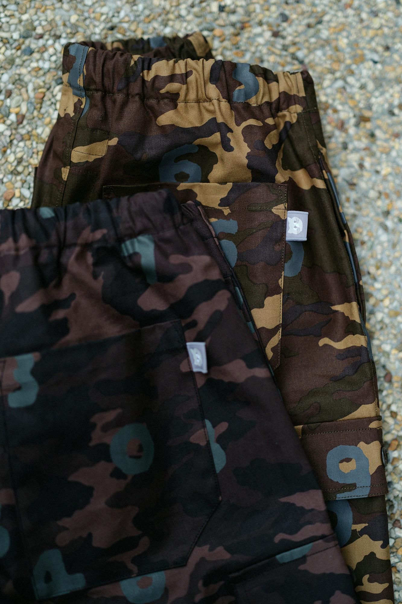 コットンキャンバス カーゴパンツ／camo SO-SU-U 桑染（くわぞめ）