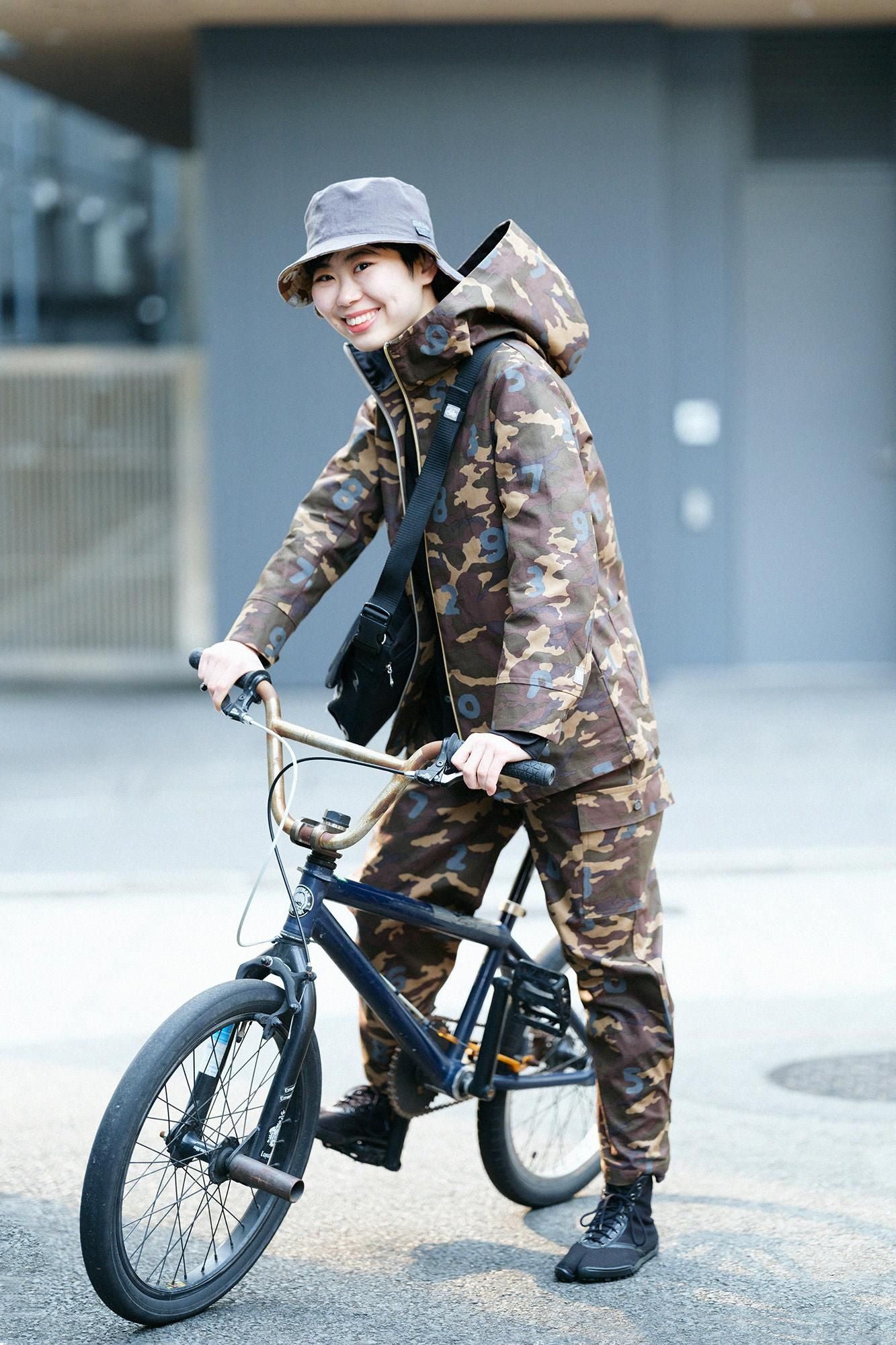 コットンキャンバス カーゴパンツ／camo SO-SU-U 桑染（くわぞめ）