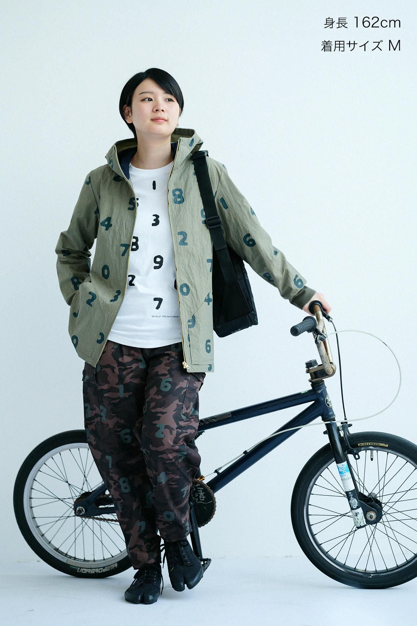 コットンキャンバス カーゴパンツ／camo SO-SU-U 銀煤竹（ぎんすすたけ）