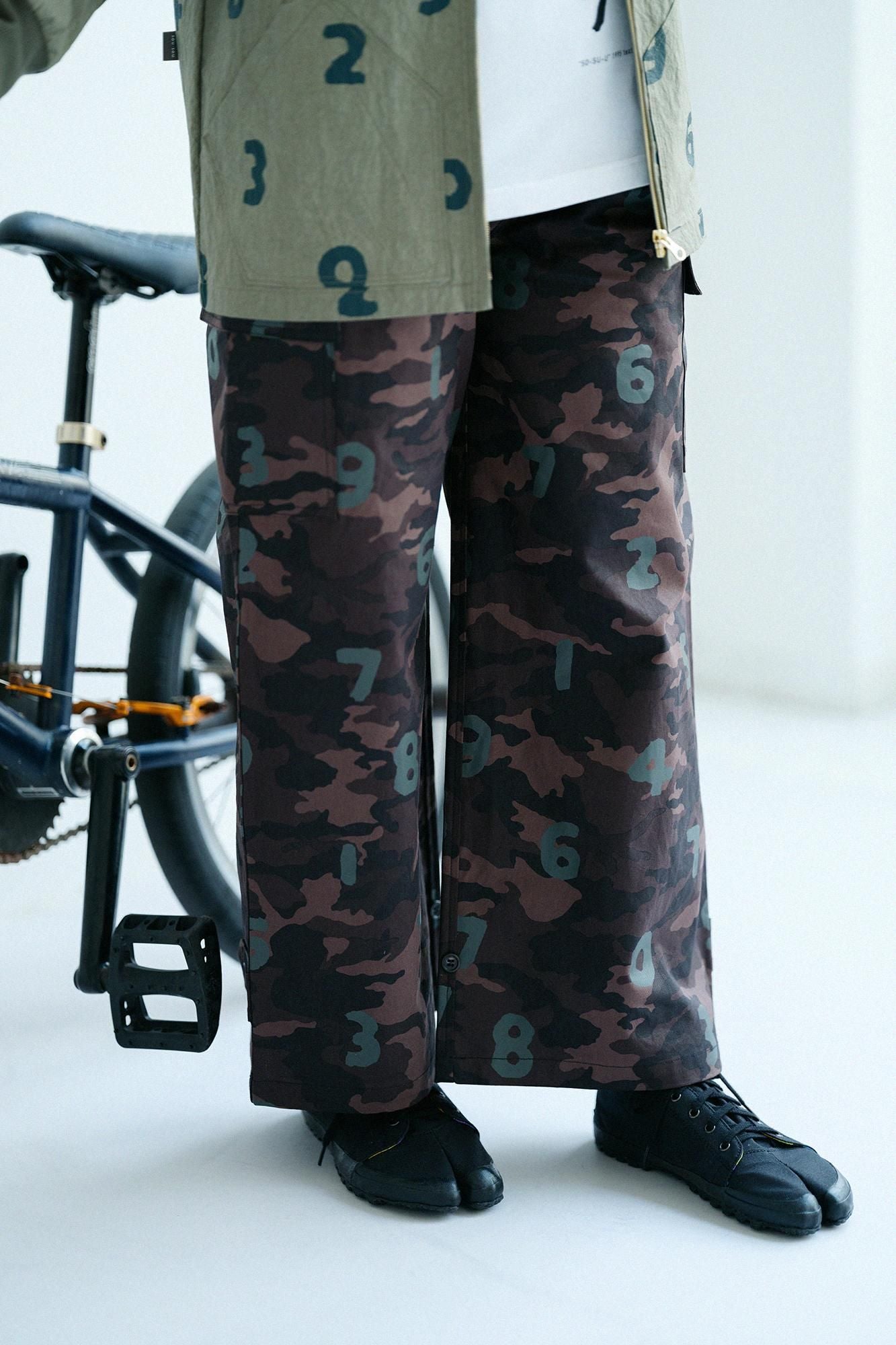 net限定】コットンキャンバス カーゴパンツ／camo SO-SU-U 銀煤竹