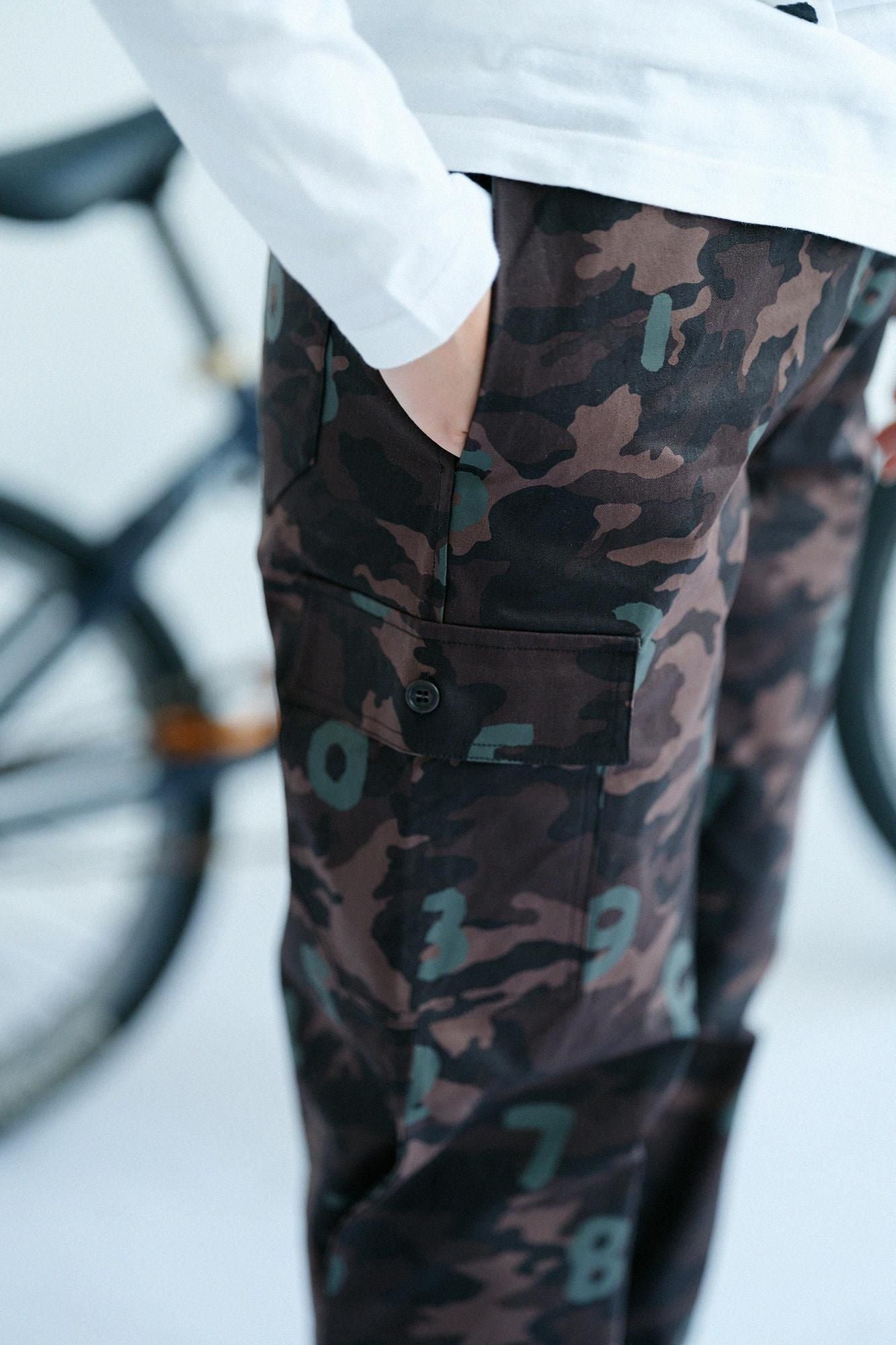 net限定】コットンキャンバス カーゴパンツ／camo SO-SU-U 銀煤竹
