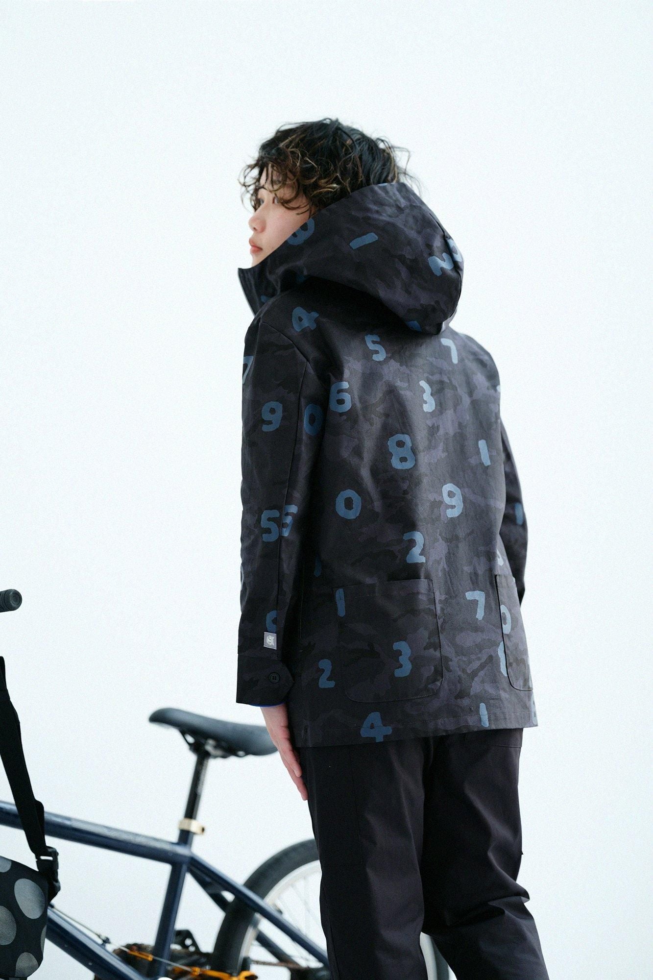 コットンキャンバス ZIP UP フードジャケット／camo SO-SU-U 墨黒（すみくろ）