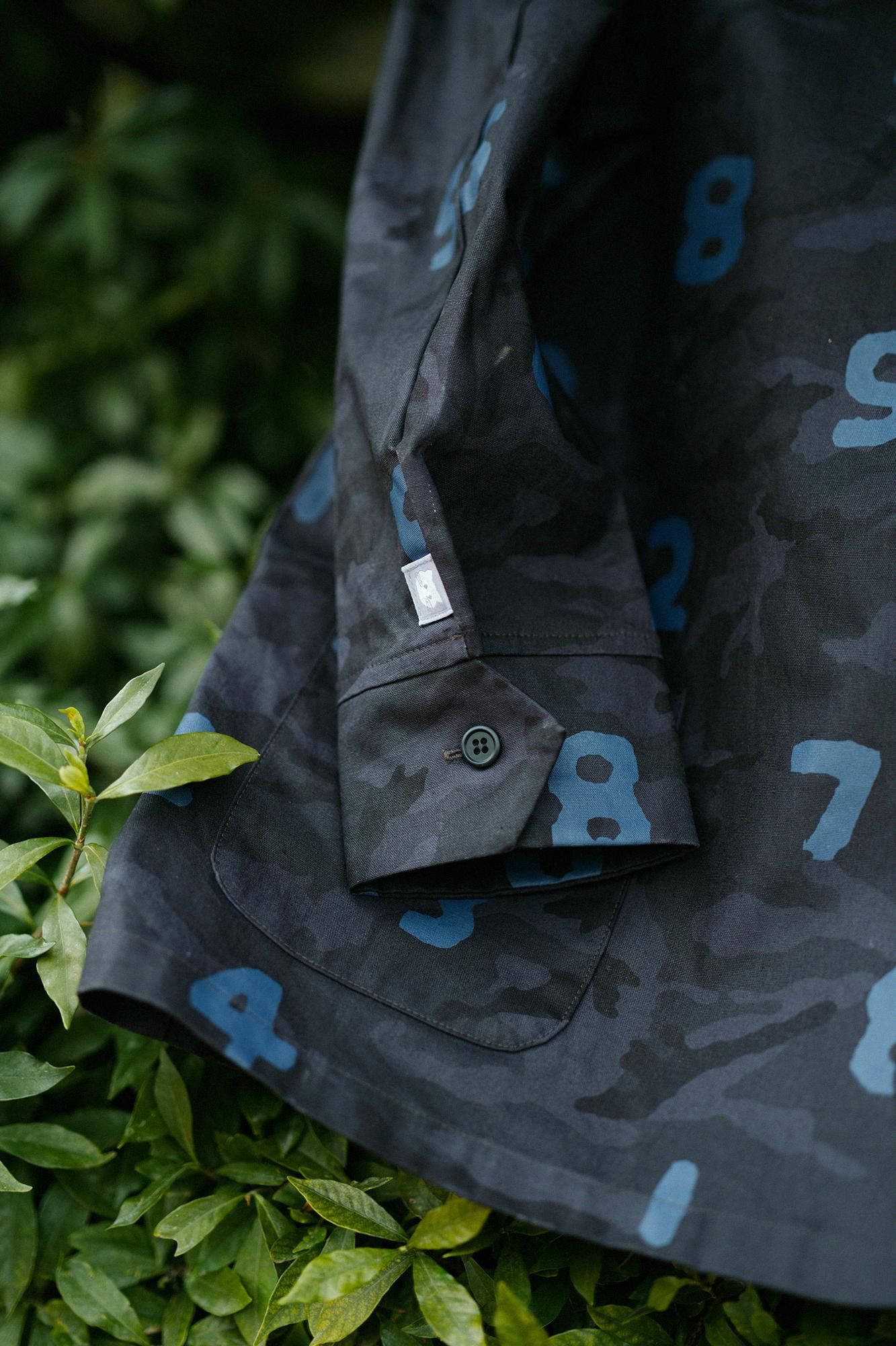 コットンキャンバス ZIP UP フードジャケット／camo SO-SU-U 墨黒（すみくろ）