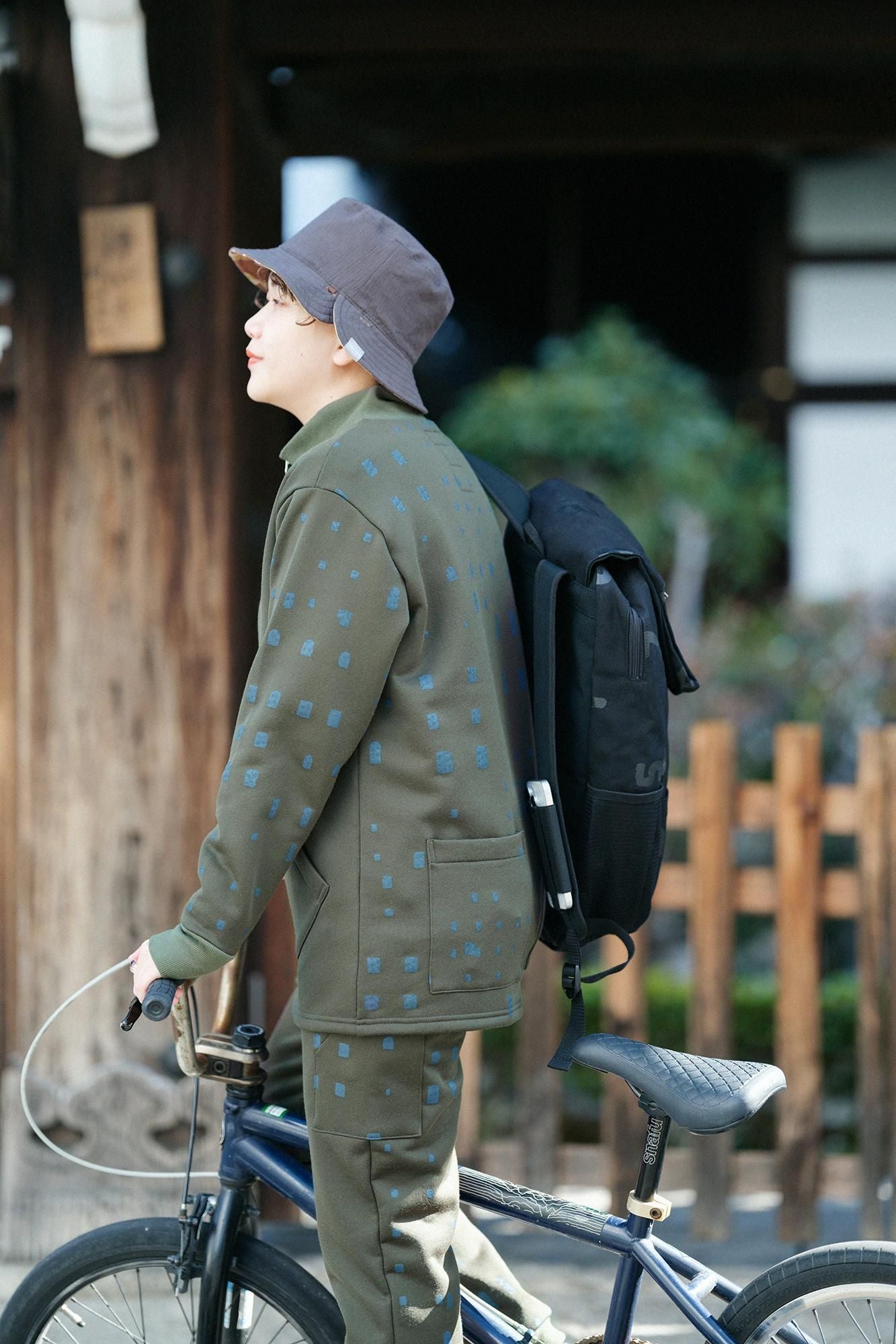 鉤針編織ZIP UP BIKE外套/橄欖綠x窗