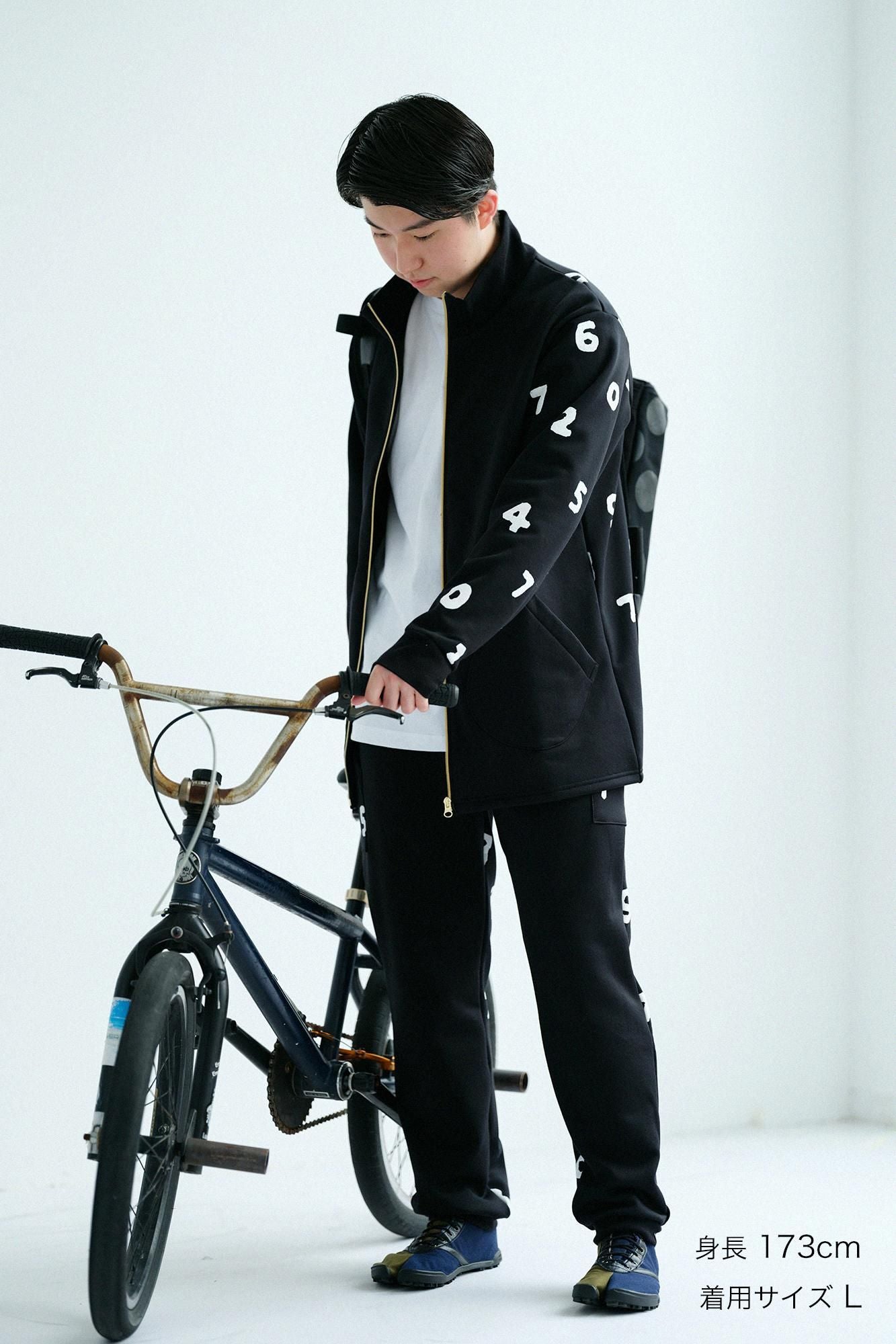 ラッチパイルニット ZIP UP BIKEブルゾン／ブラック×SO-SU-U