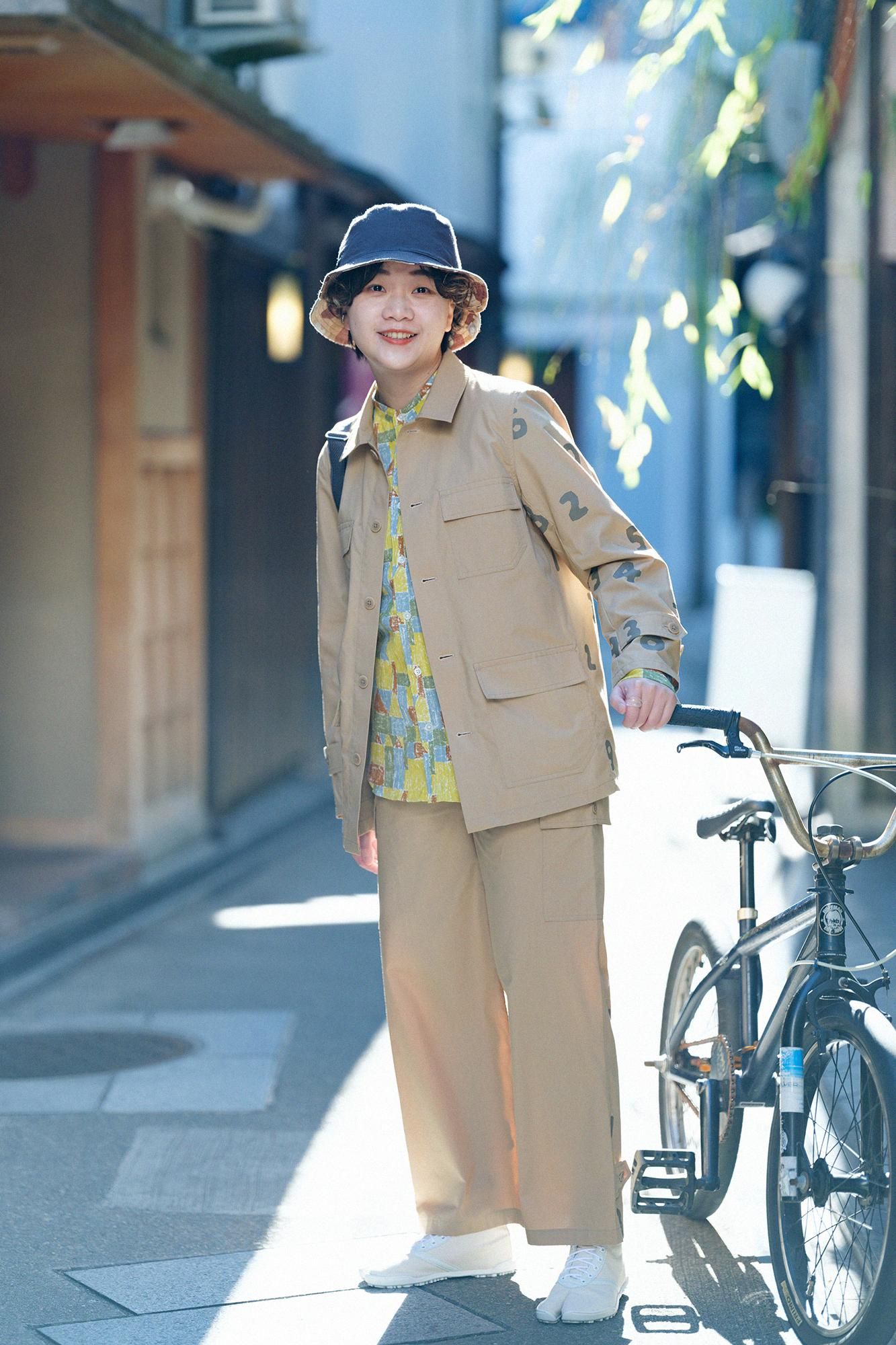 高密度 タイプライタークロス カーゴパンツ／ビスケット×SO-SU-U