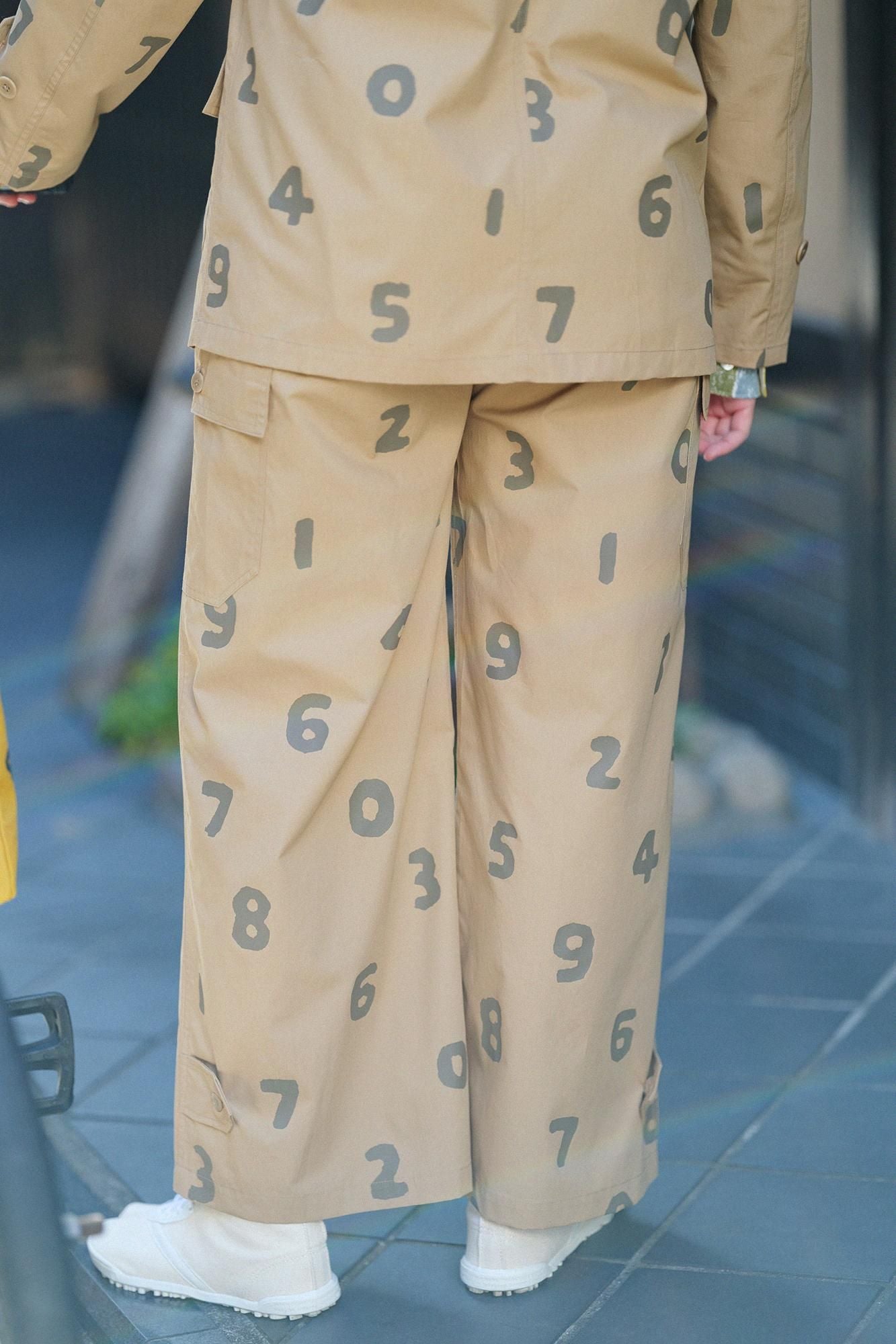 高密度 タイプライタークロス カーゴパンツ／ビスケット×SO-SU-U