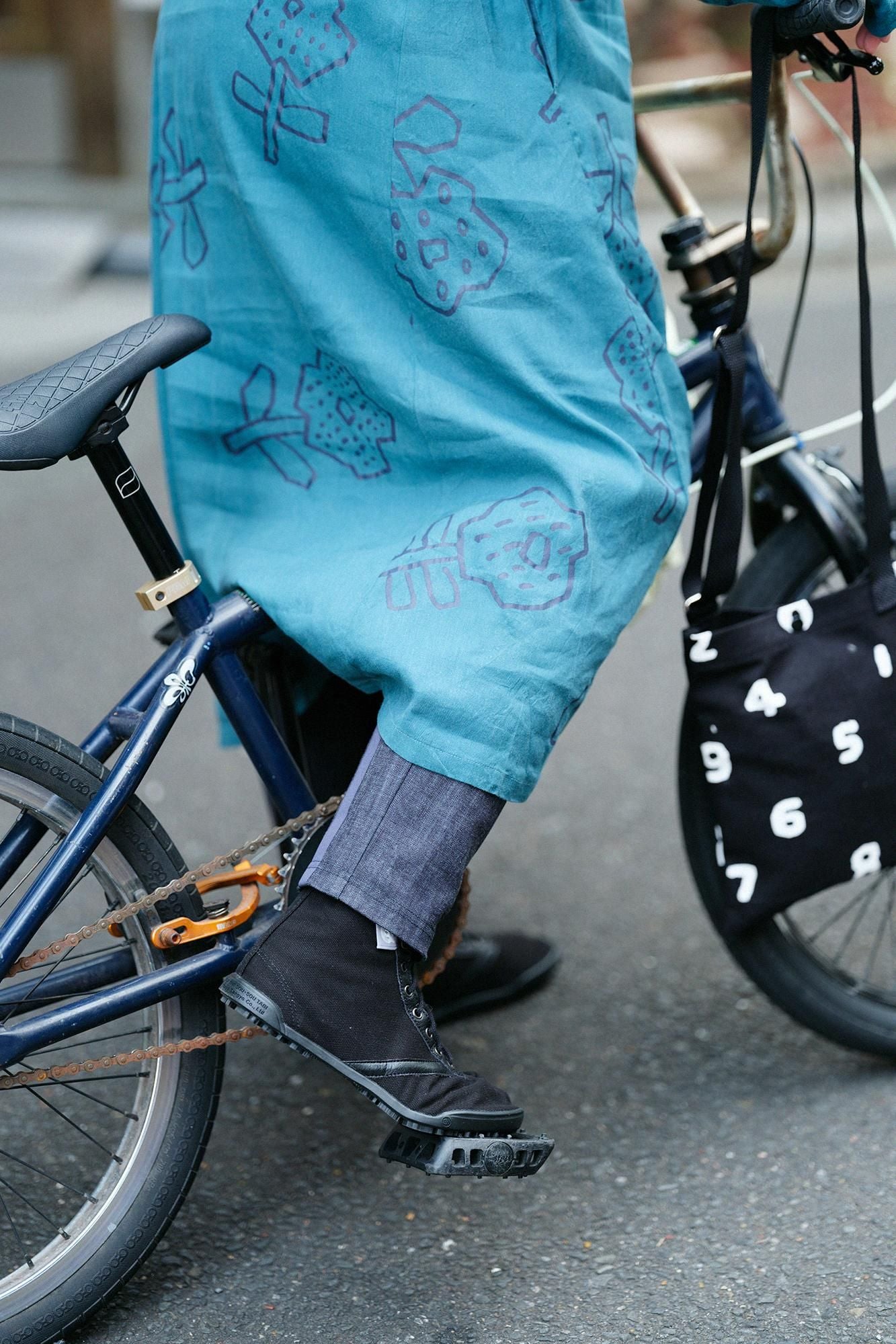 大麻人造丝自行车连衣裙/哈纳纳奇拉西鸭羽毛颜色（Kamono Hirao）