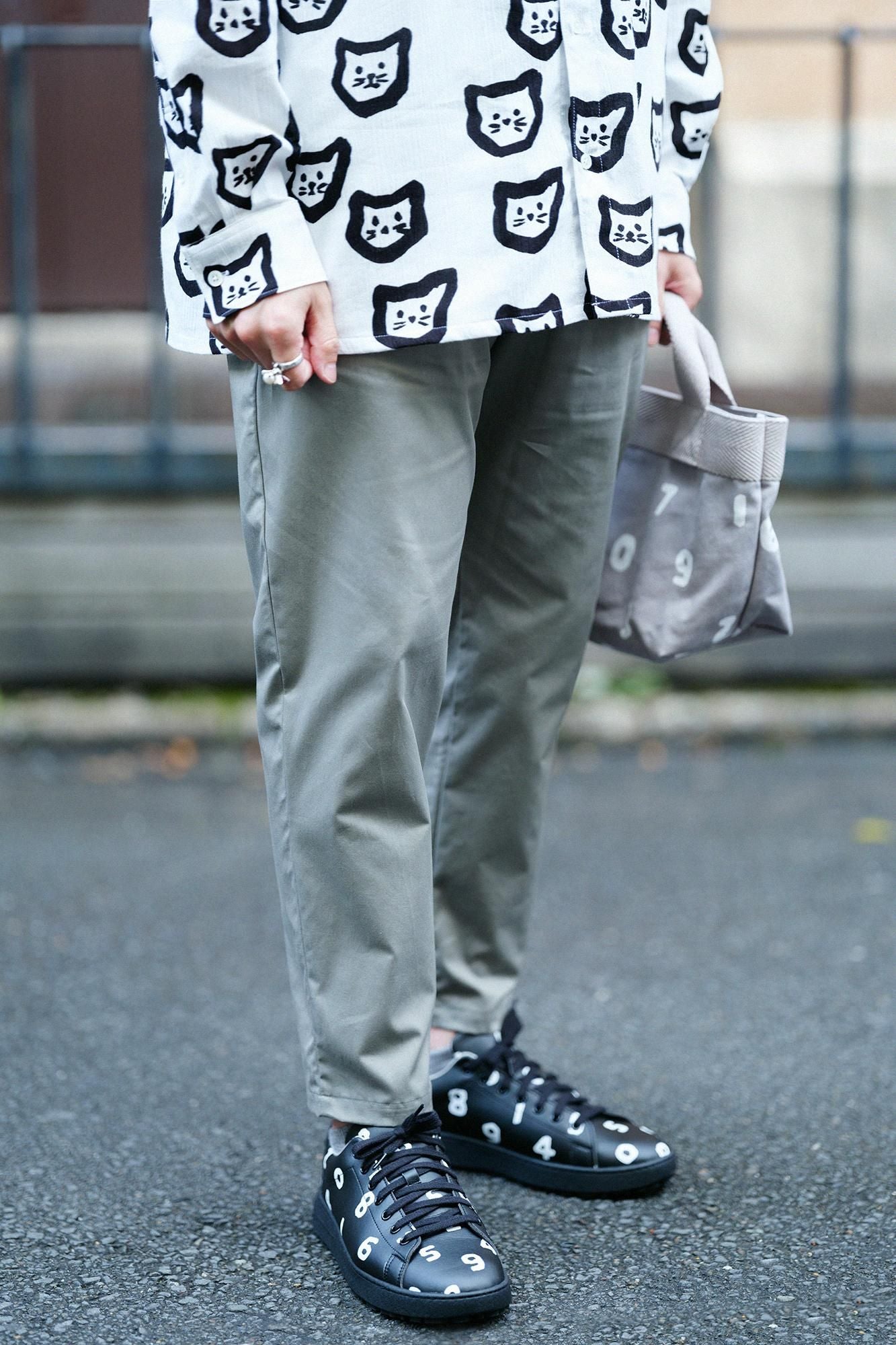 [Nur online] 30 einzelne Gabardine-Hosen mit schmal zulaufendem Bein/matte Farbe (Nibi-Iro)