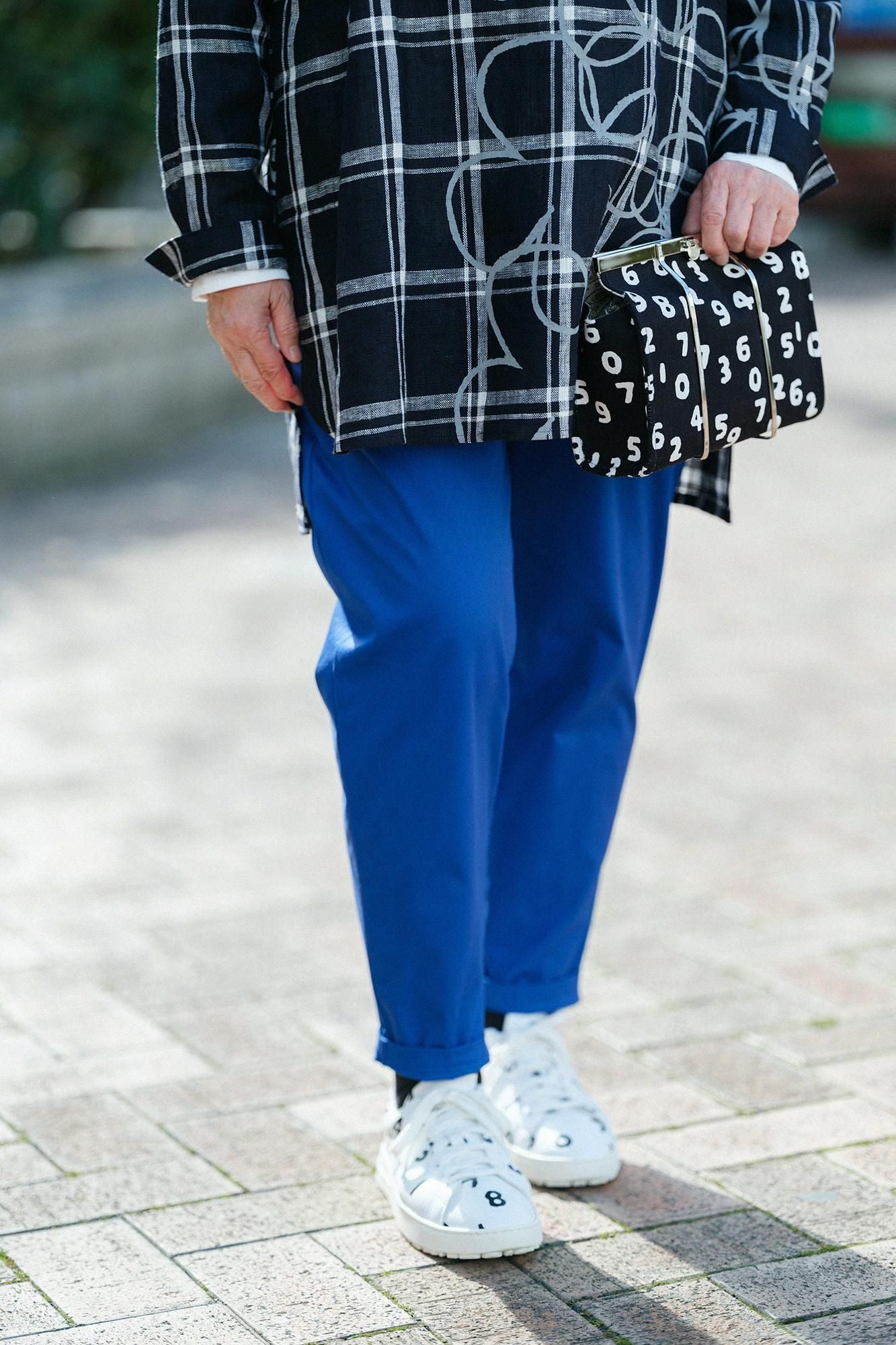 [Nur online] 30 einzelne, leicht zulaufende Hosen aus Gabardine/Ruriiro