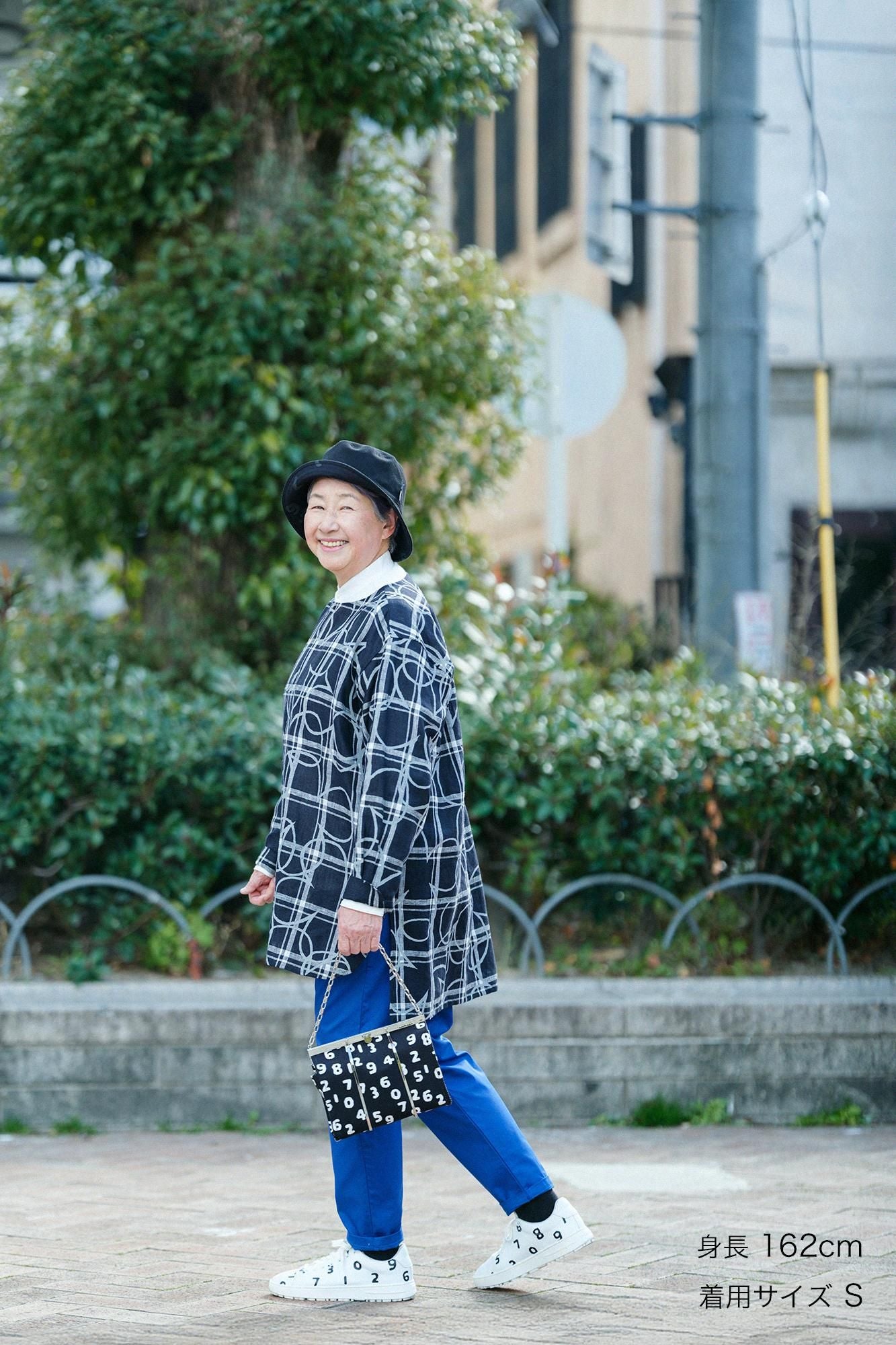 [Nur online] 30 einzelne, leicht zulaufende Hosen aus Gabardine/Ruriiro