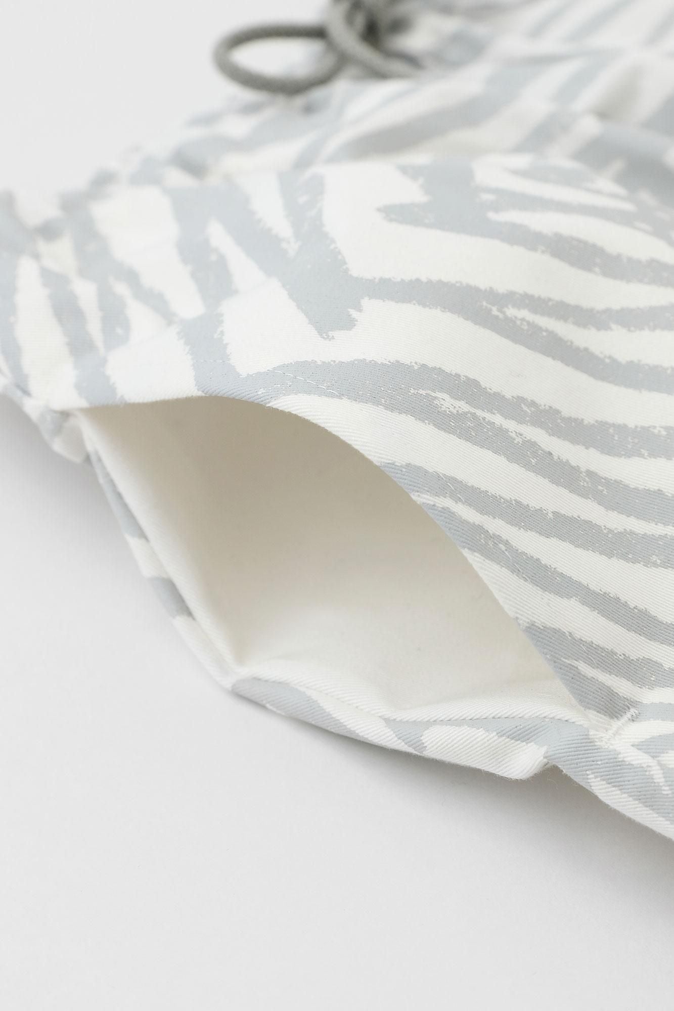 Leicht zulaufende Hose aus hochdichtem Chino-Stoff/gezackter Tsukumo-Stil