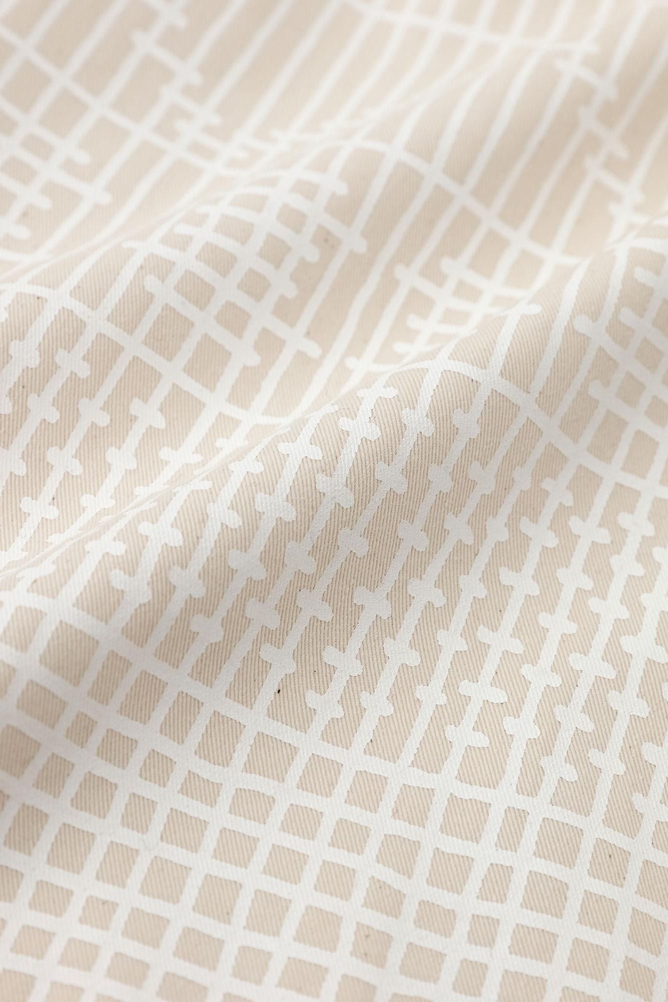 Leicht zulaufende Hose aus hochdichtem Chinostoff/Kumiko Kijiro