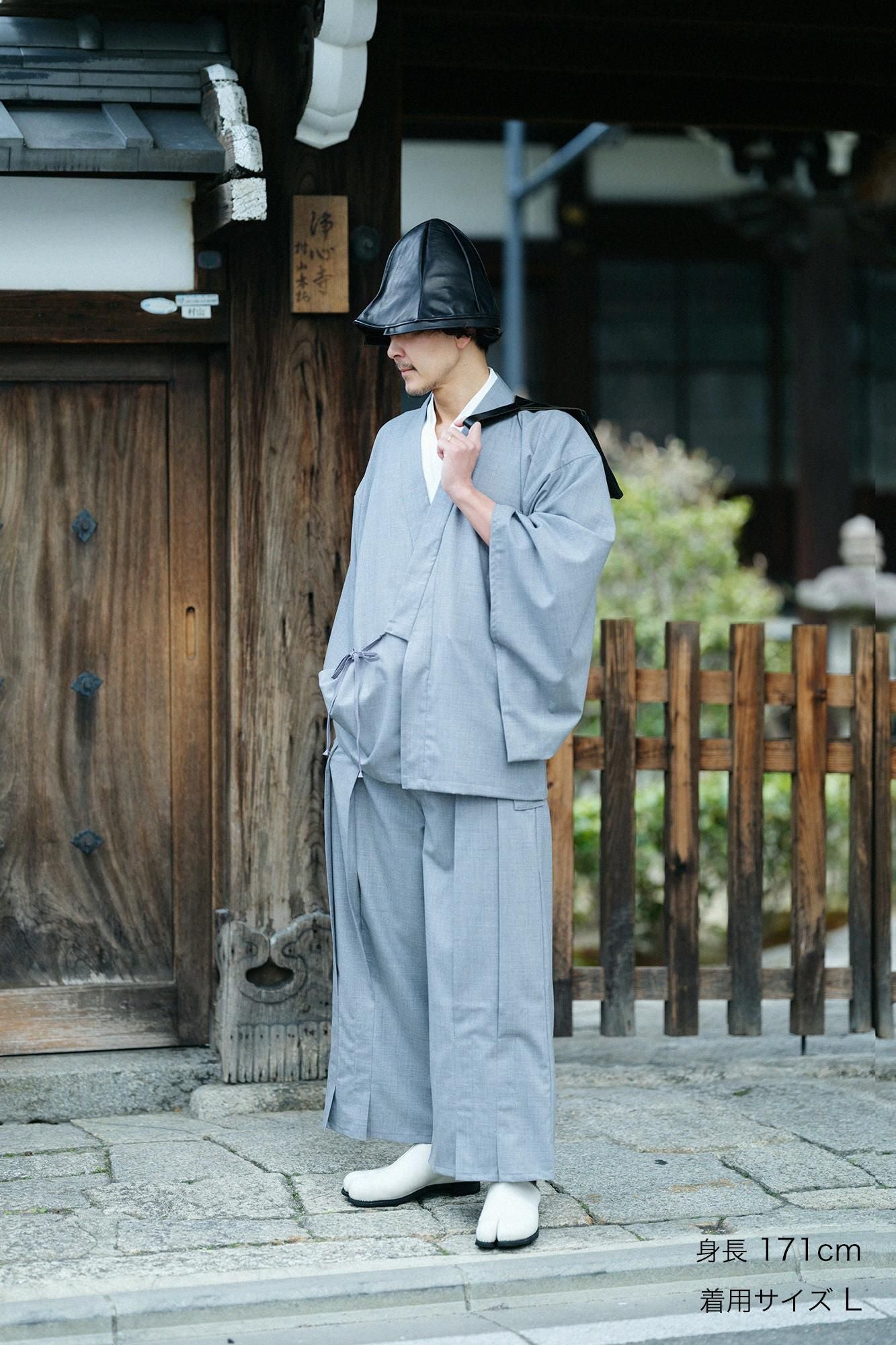 梳毛（そもう） 角袖風靡（かくそでふうび）／鈍色（にびいろ）