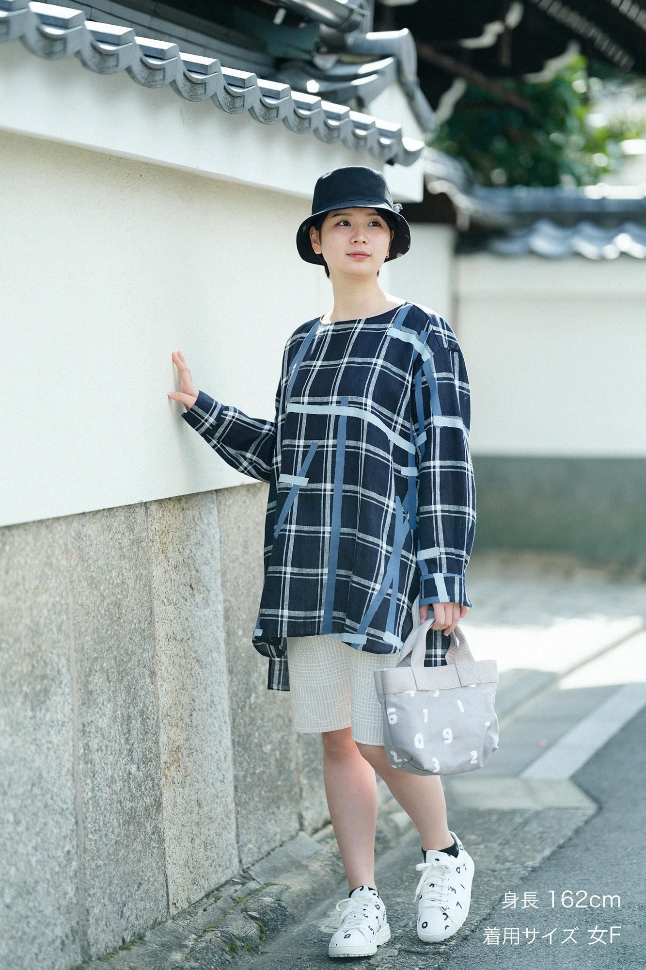 亞麻格子休閒長版上衣／鳶和留白