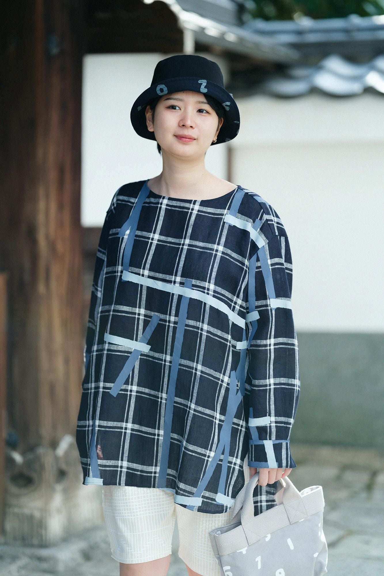 亞麻格子休閒長版上衣／鳶和留白