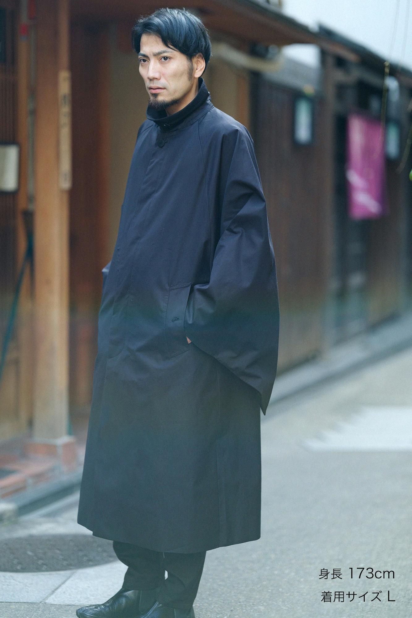 ソウソウ　タグ付き新品　綾織 角袖ステンカラーコート／濡羽色×芍薬 ソウソウ タグ付き新品 綾織 角袖ステンカラーコート／濡羽色