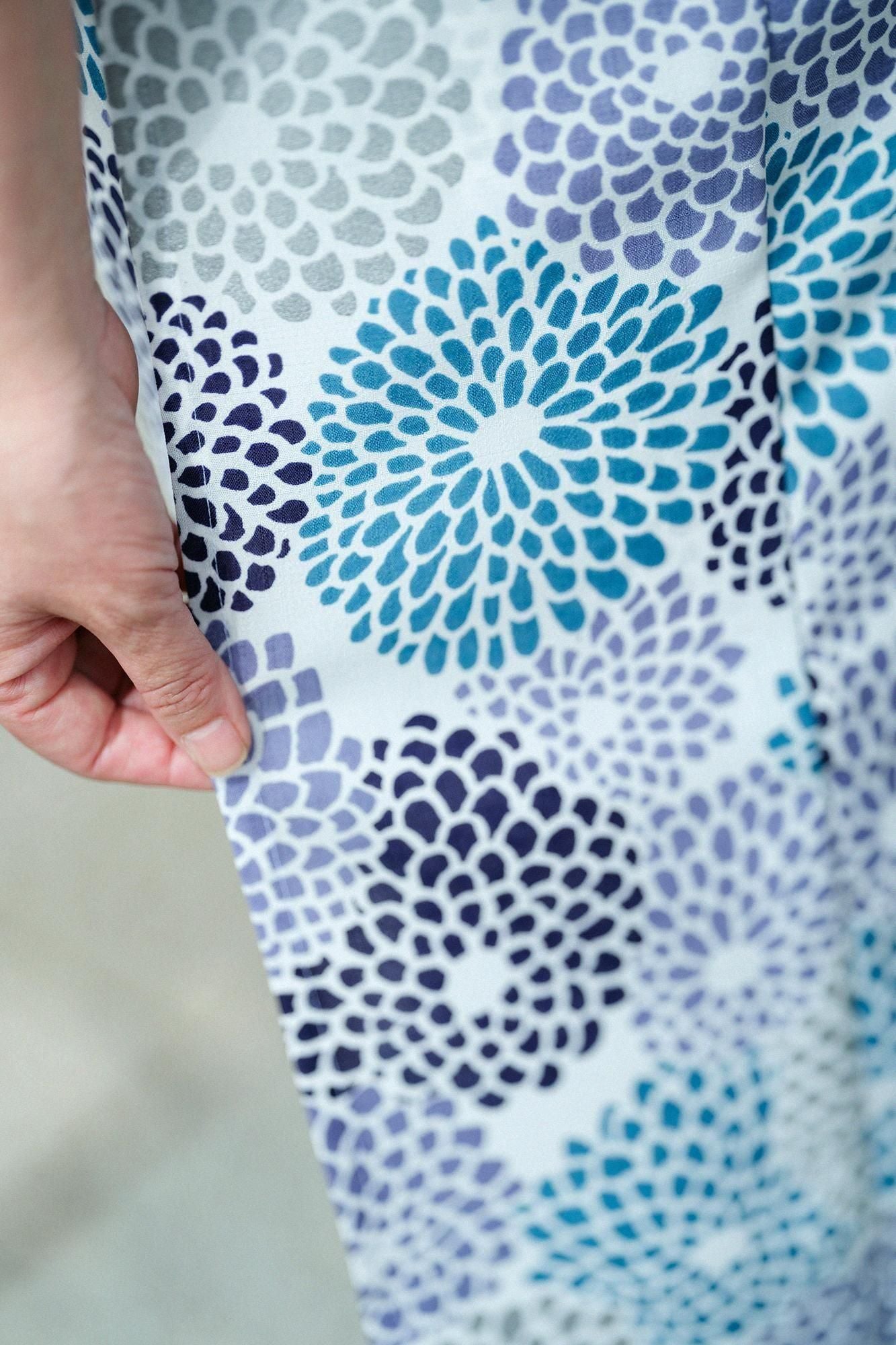 Kosugi Orimono에 의해 만든 Theo Alpha Yukata /국화