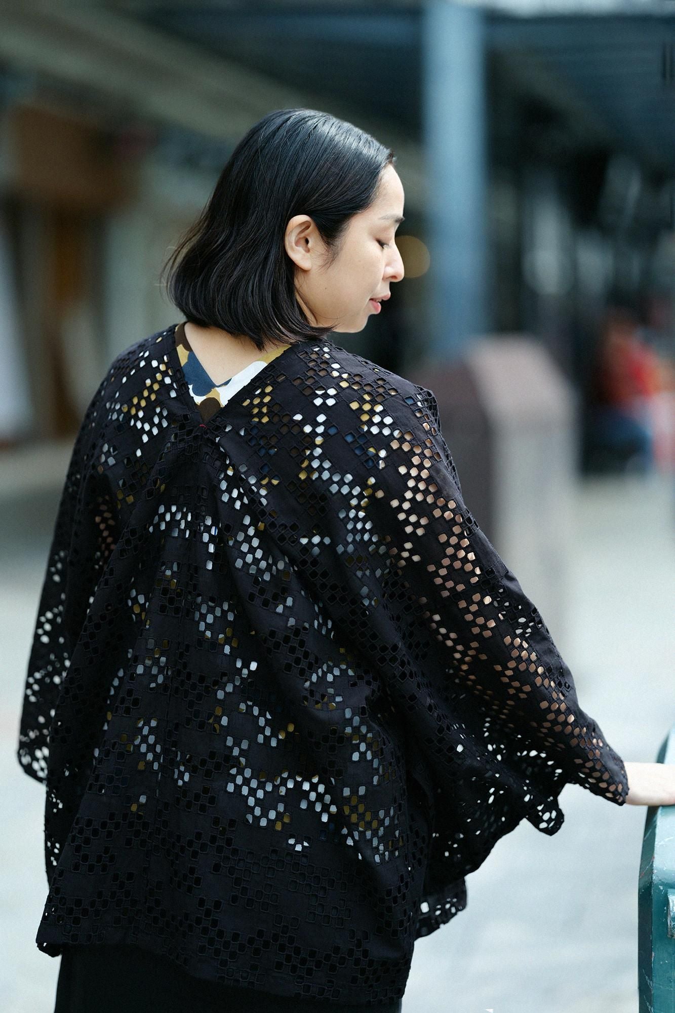 Chizimi Cotton 40/40 V-neck Shirt / Kenzan Covered Box with a Design of Plum Blossoms-Recreation