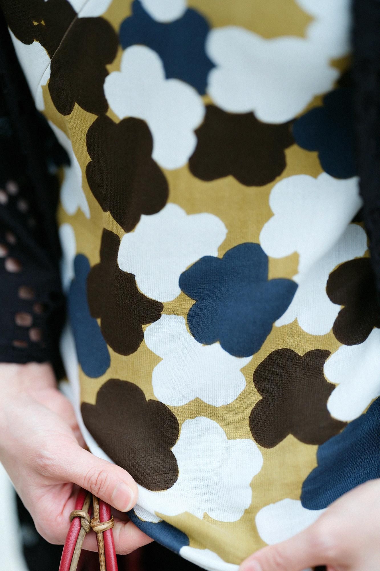 Chizimi Cotton 40/40 V-neck Shirt / Kenzan Covered Box with a Design of Plum Blossoms-Recreation