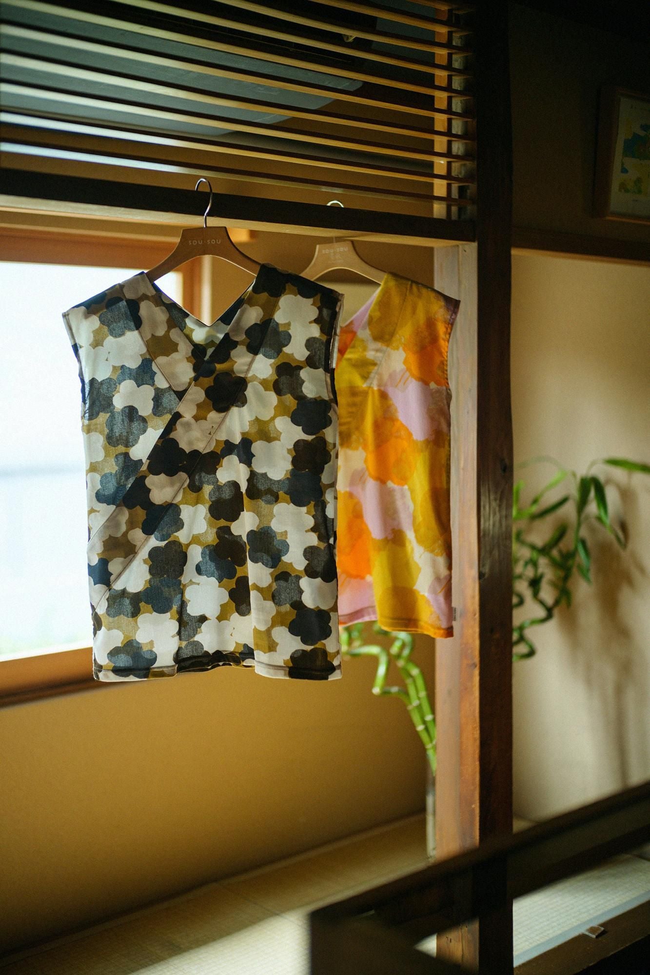 Chizimi Cotton 40/40 V-neck Shirt / Kenzan Covered Box with a Design of Plum Blossoms-Recreation