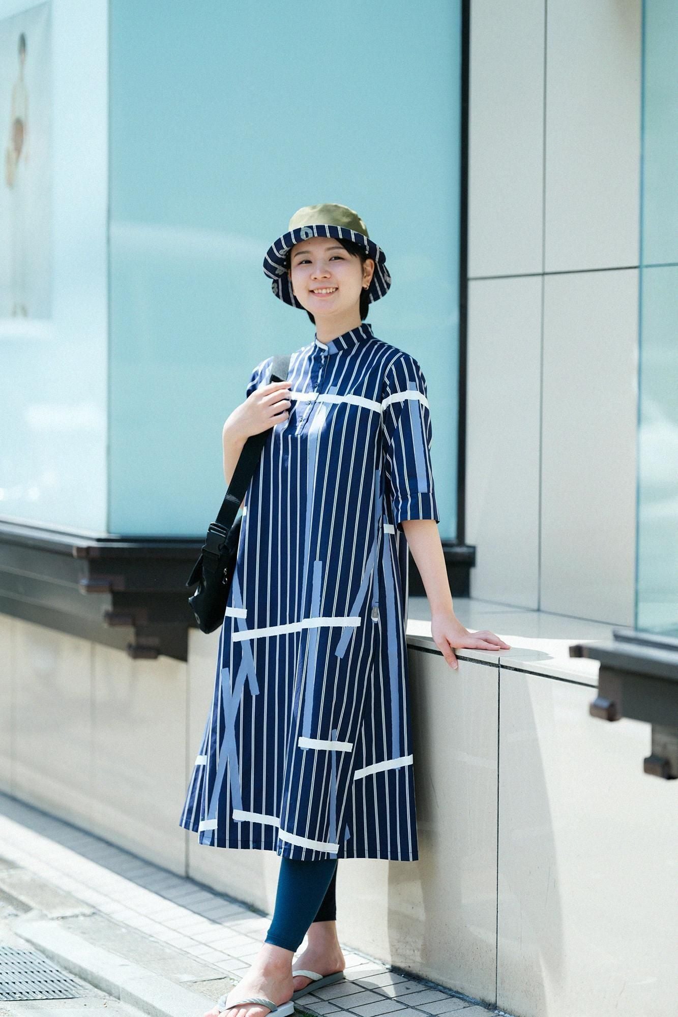 缎纹条纹可逆自行车帽/so-su-u灰蓝色（haiao）