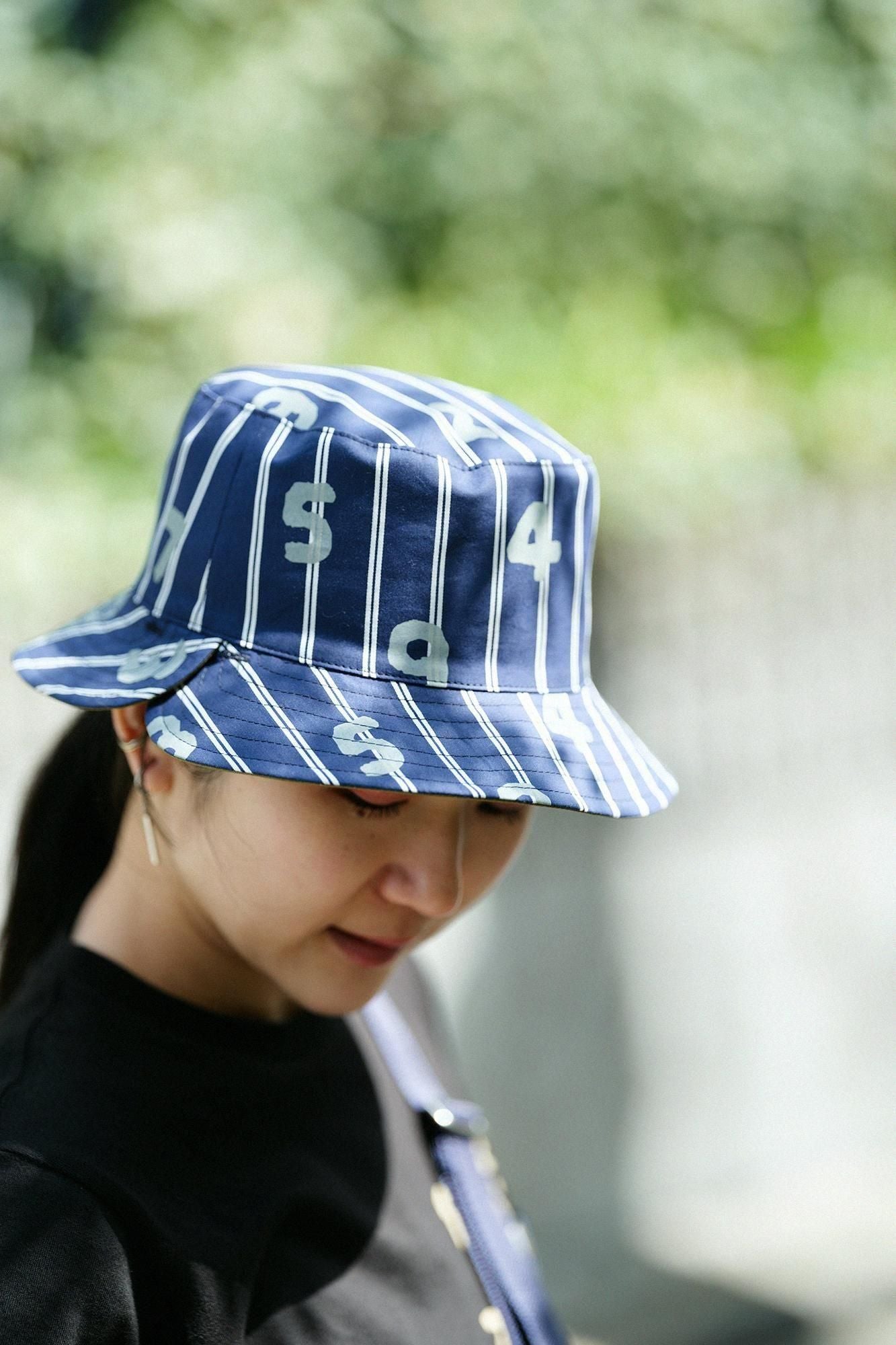 【期間限定10%OFF】緞面條紋布雙面用BIKE 帽子／SO-SU-U十數 藍黑色（※預計於4月29日～5月2日左右發貨）