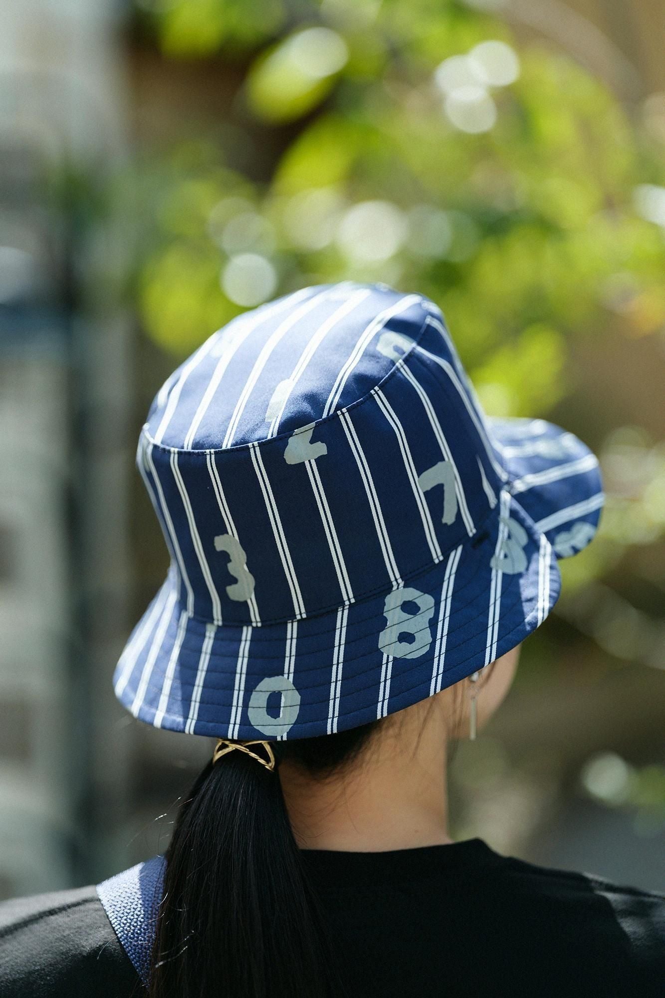 【期間限定10%OFF】緞面條紋布雙面用BIKE 帽子／SO-SU-U十數 藍黑色（※預計於4月29日～5月2日左右發貨）