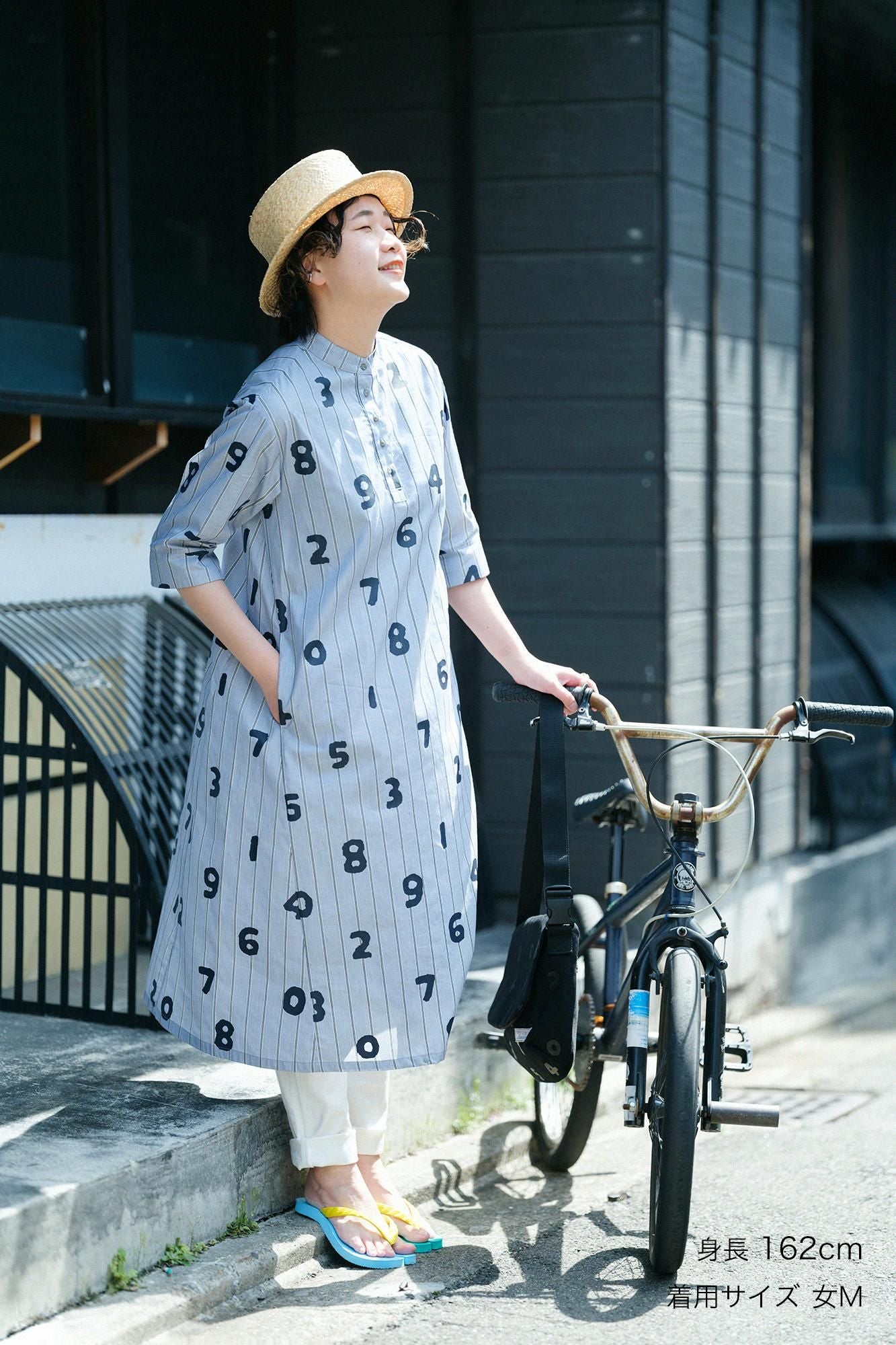 net限定】サテンストライプ BIKEワンピース／SO-SU-U 灰青（はいあお）