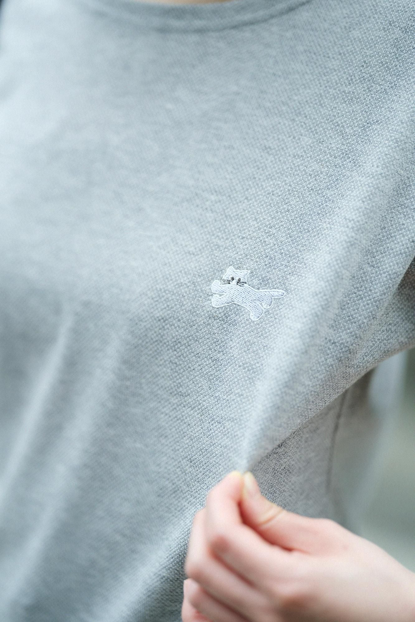 [net uniquement] T-shirt découpé en tricot Kanoko/gris cendré x ivoire