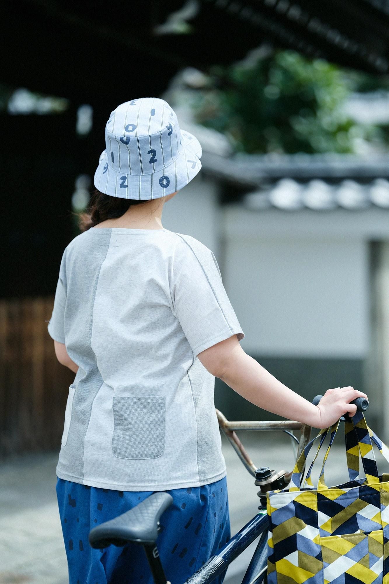 [net uniquement] T-shirt découpé en tricot Kanoko/gris cendré x ivoire