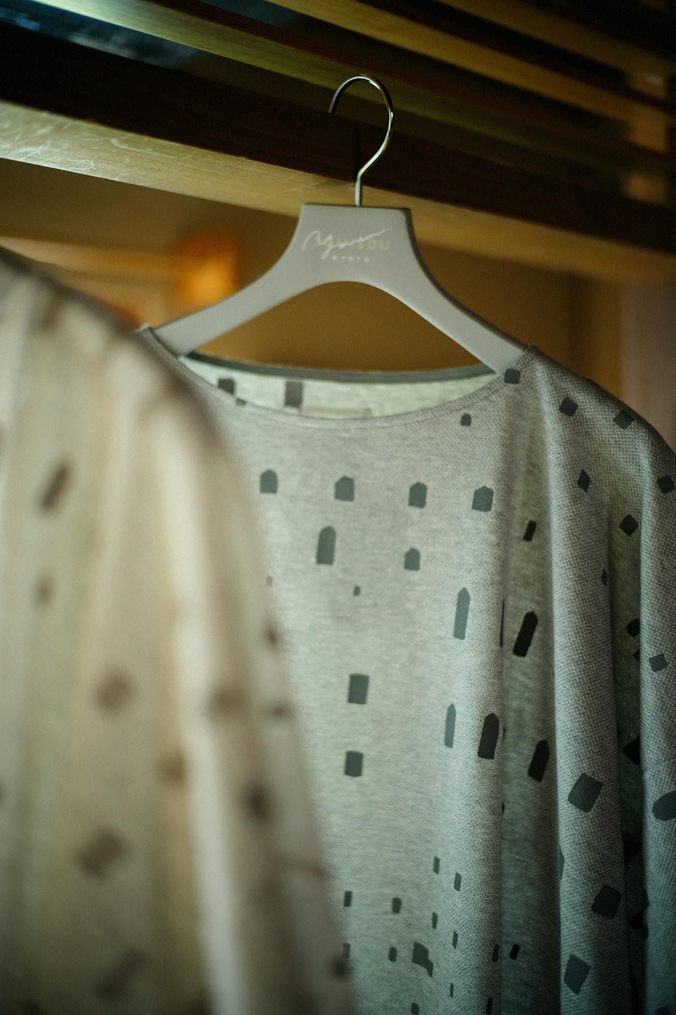 鹿之子編針織 平袖船領長版上衣／窗 灰白色