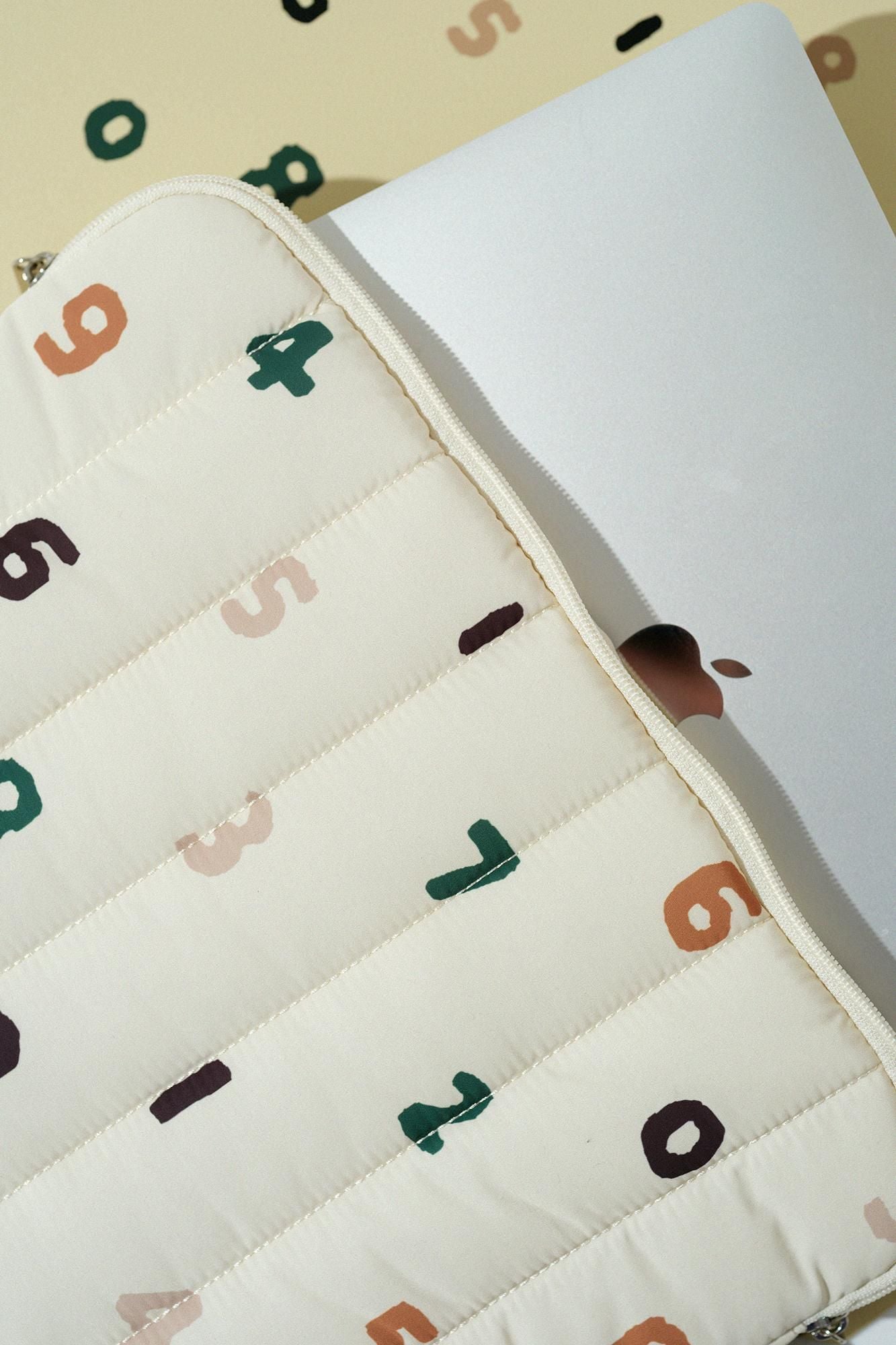 Sou ・ Sou × Eslite Bookstore PC Pouche / So-Su-U Beige