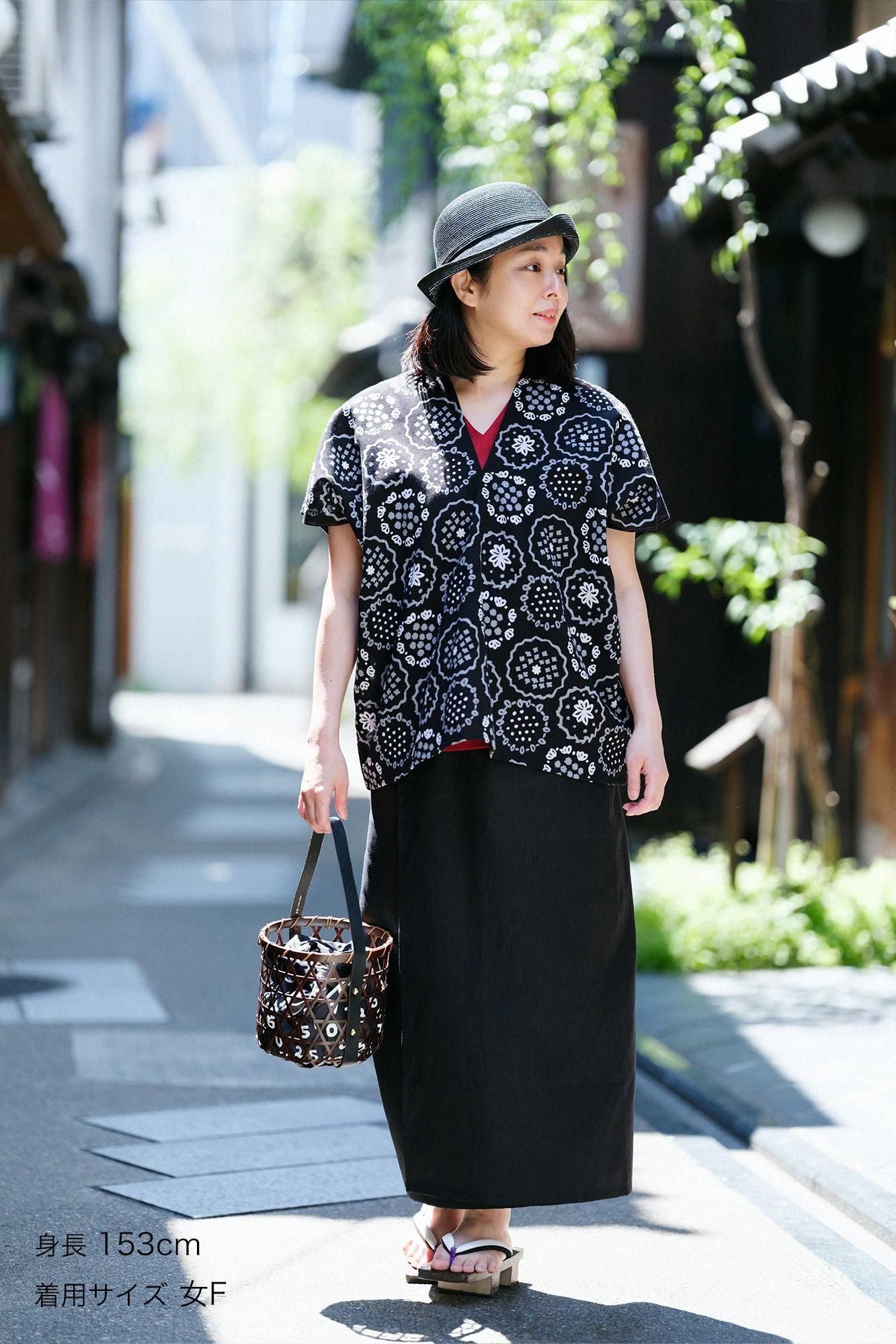 Ise Momen, Dutt, quadratische Kleidung, zweiteilig/Blumenstickerei