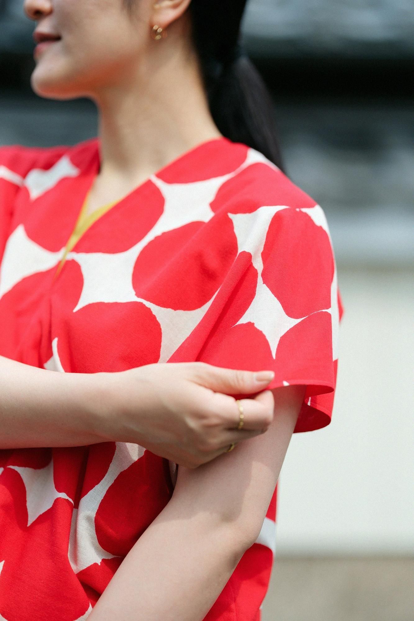 ISE棉文文字，窗扇，两块，窗扇，乳白色X深猩红色