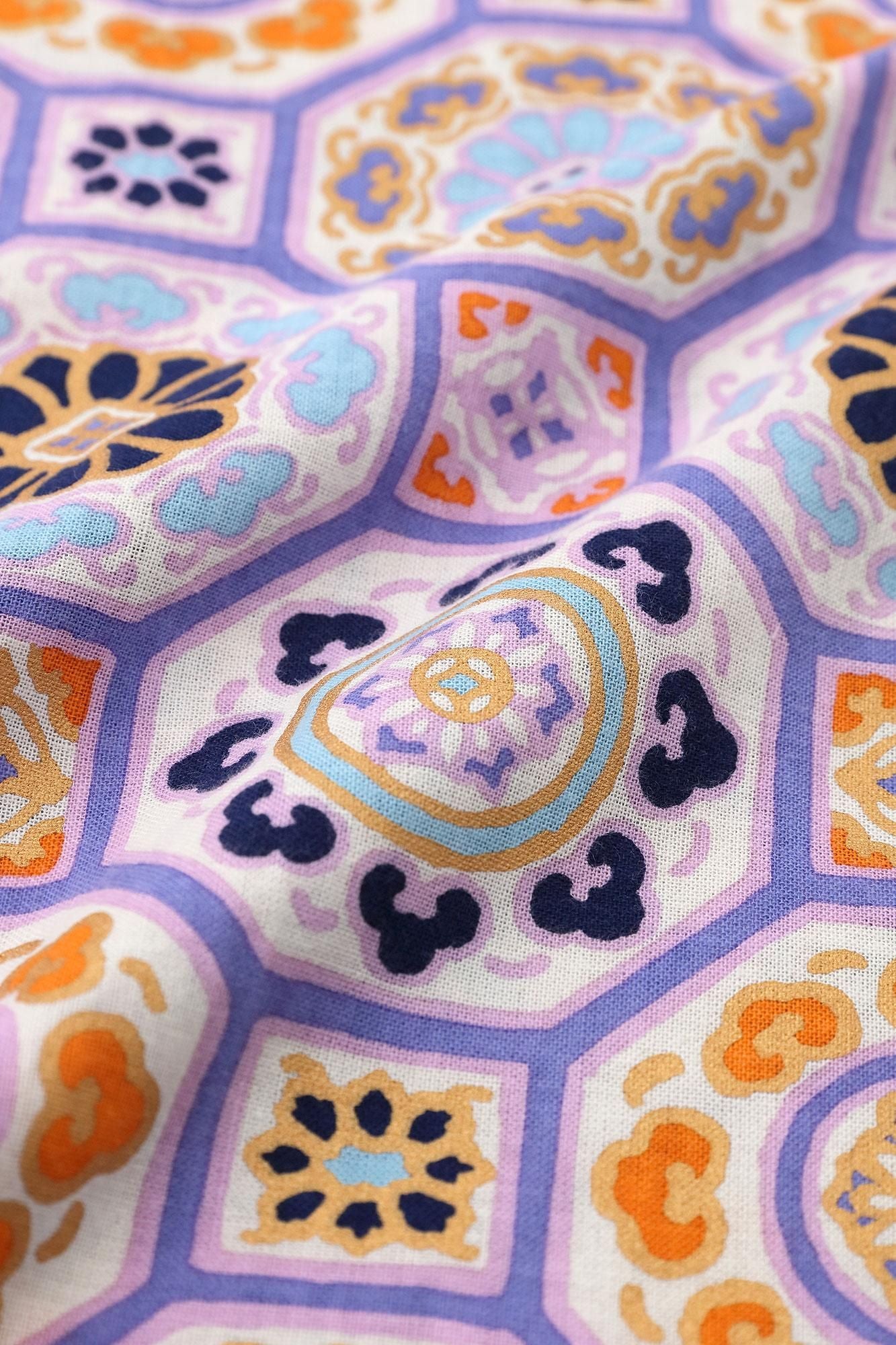 ISE棉花，文字，矩形长袍，两个尸体，辉煌的红紫木