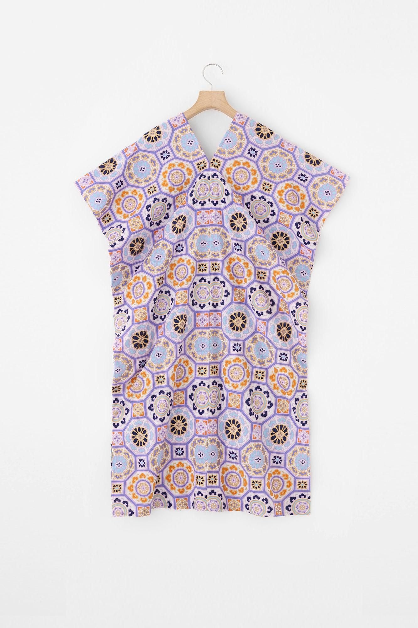 ISE棉花，文字，矩形长袍，两个尸体，辉煌的红紫木