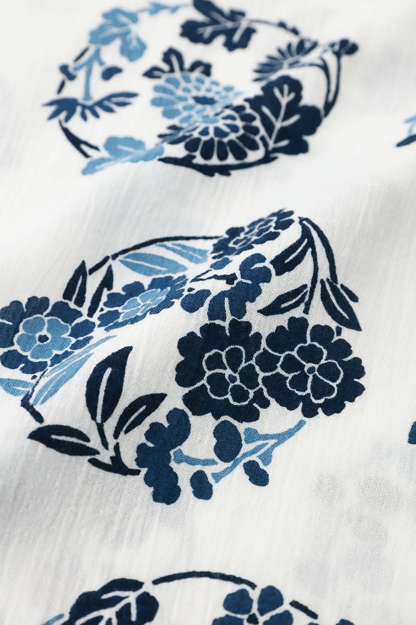 [Expédition prévue vers le 23 juin] Takashima Jiji 20/20 Teinture indigo (Ainasen) Vêtement rectangulaire (Chouhoukei) / Motif Hanamaru (Hanamaru Monyo)