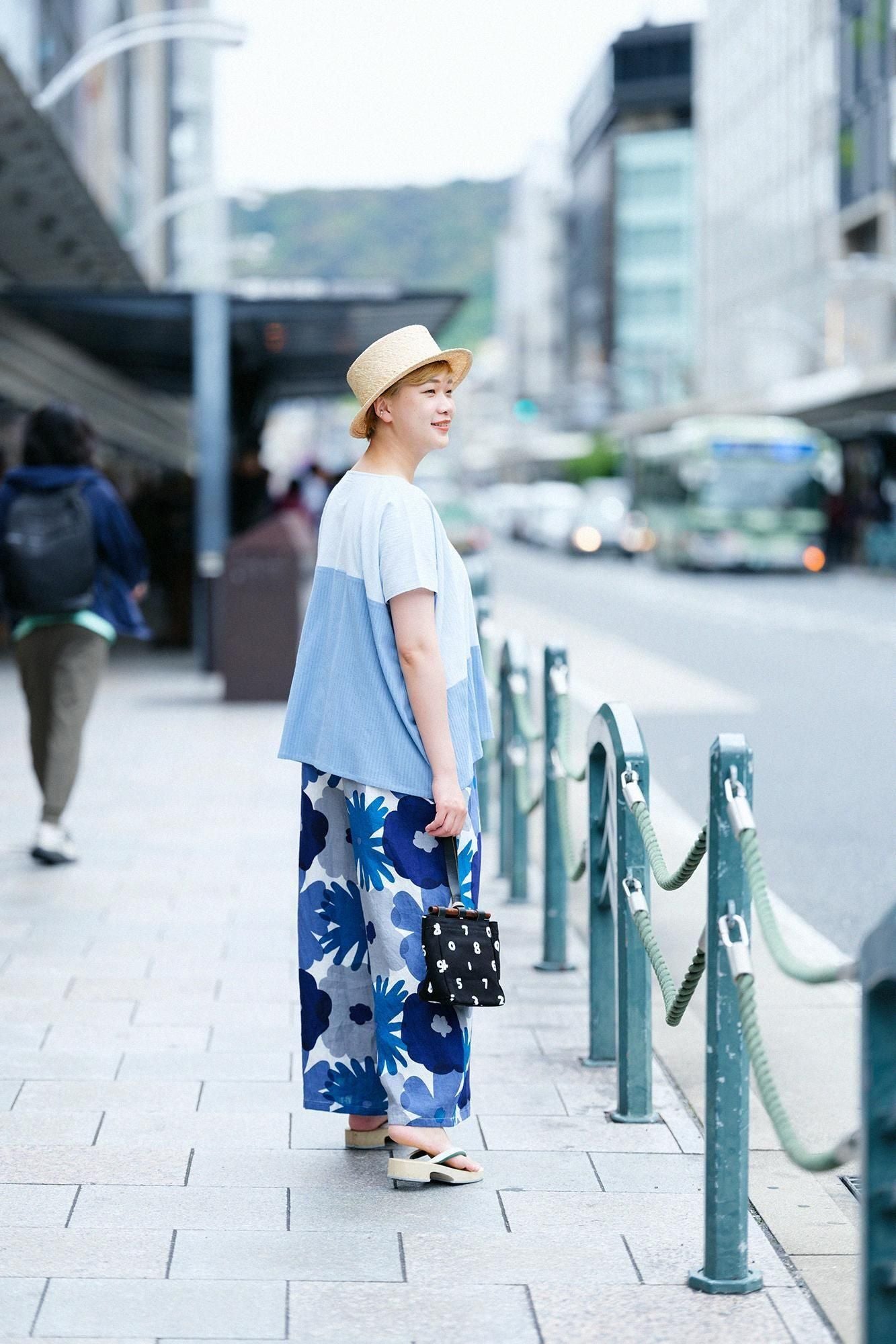 Chizimi Cotton 40/20 Akiha Square Top(deerminds old time withi) group(minds old time withfruit)/Pastel Blue(burpminds old time with) x Minato Nezumi (Minato)Nefigure)