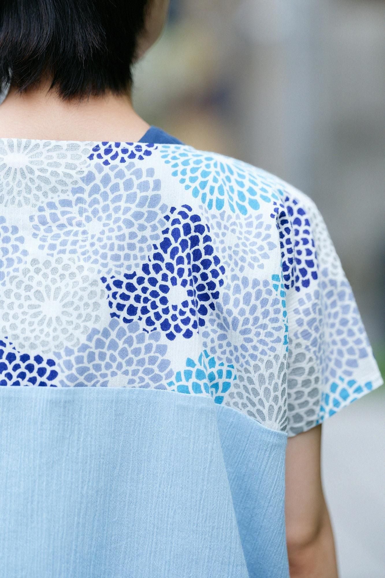 Chizimi Cotton 20/20 Square Top Bi-color Pattern on Shoulder / Chrysanthemum Seiran × Light Blue